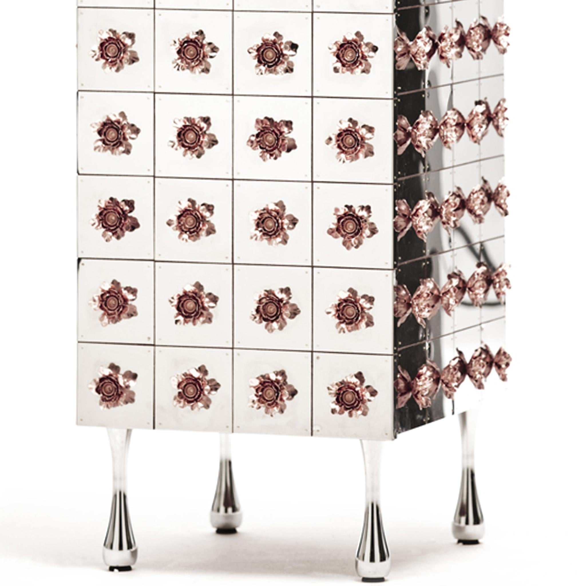Armadietto per bevande con rosone in rame e acciaio inossidabile, contemporaneo, di Egg Designs In condizioni Nuovo in vendita a Bothas Hill, KZN