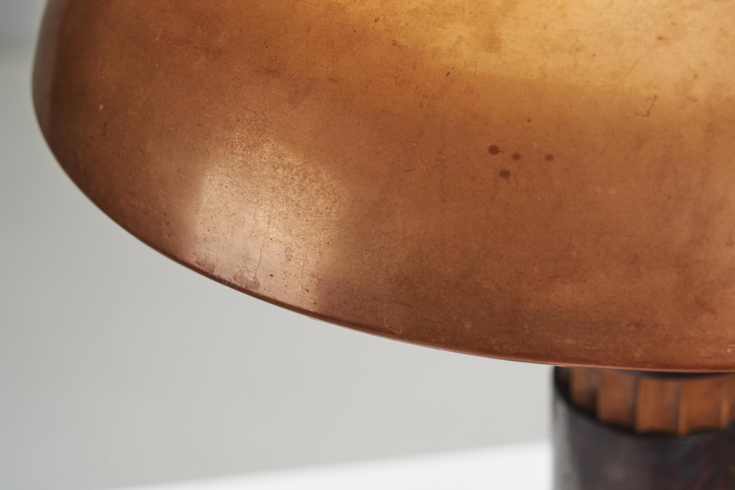 Copper and Wood Art Deco Table Lamp, Europe ca 1930s For Sale 4