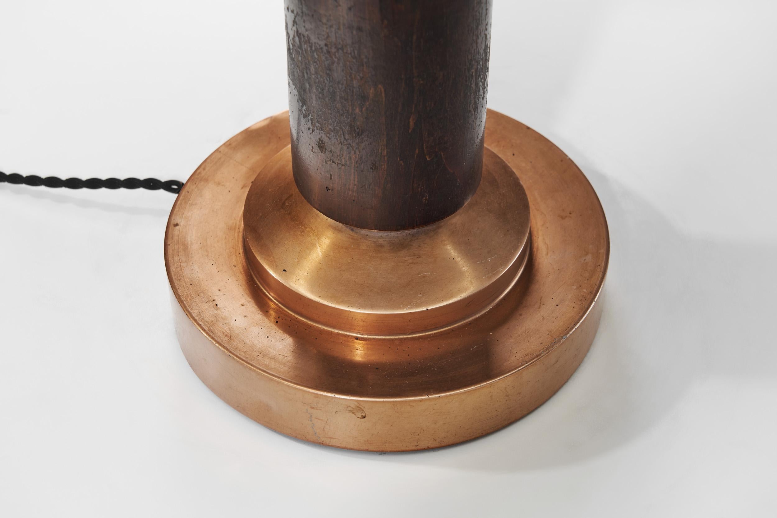 Copper and Wood Art Deco Table Lamp, Europe ca 1930s For Sale 8