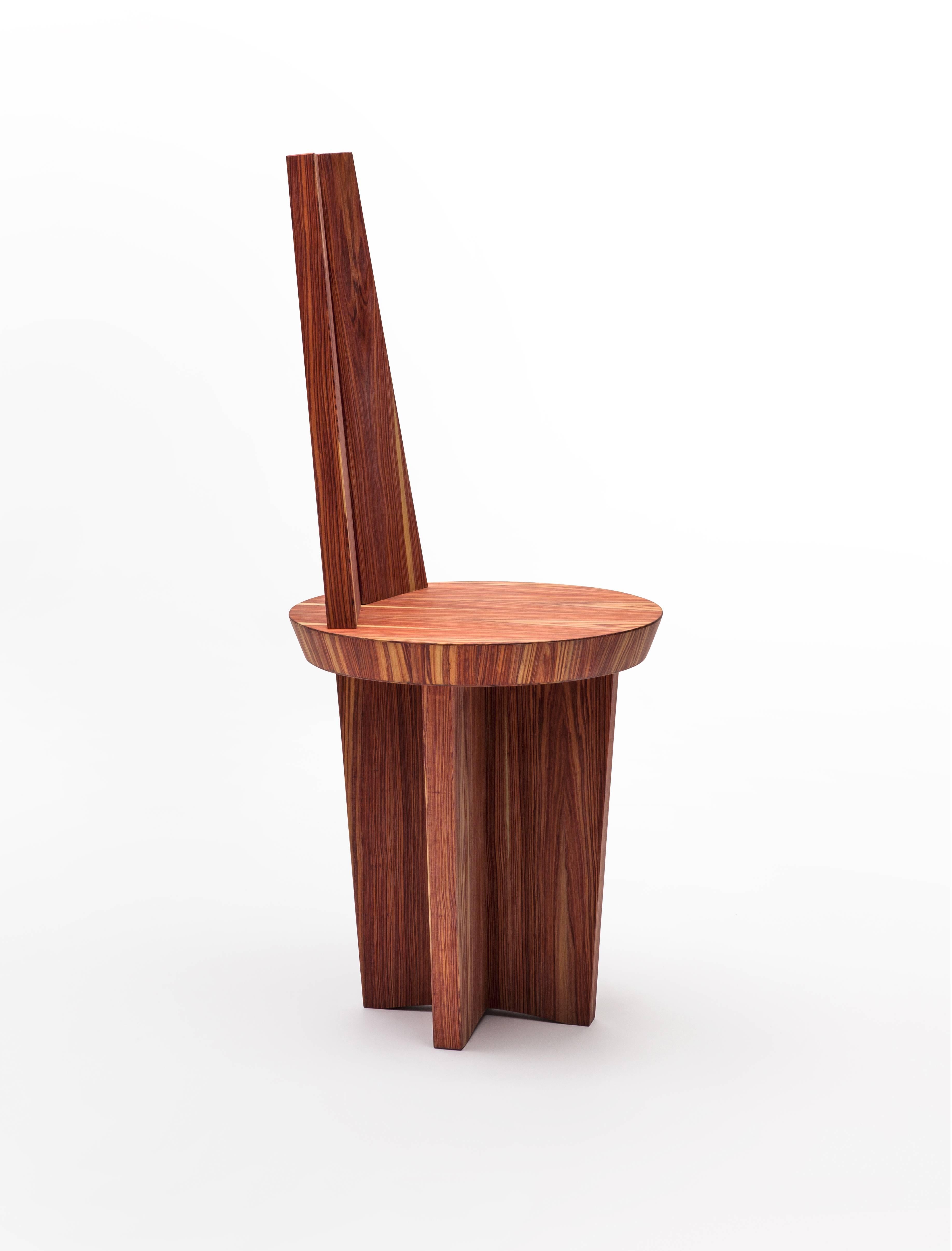 A chair that seems to have always existed, the simplicity of its shape is enriched through the use of wood with copper insertion.
Almost a small sculpture that takes us back to the past, to the roots of our lands, craftsmen culture, simple