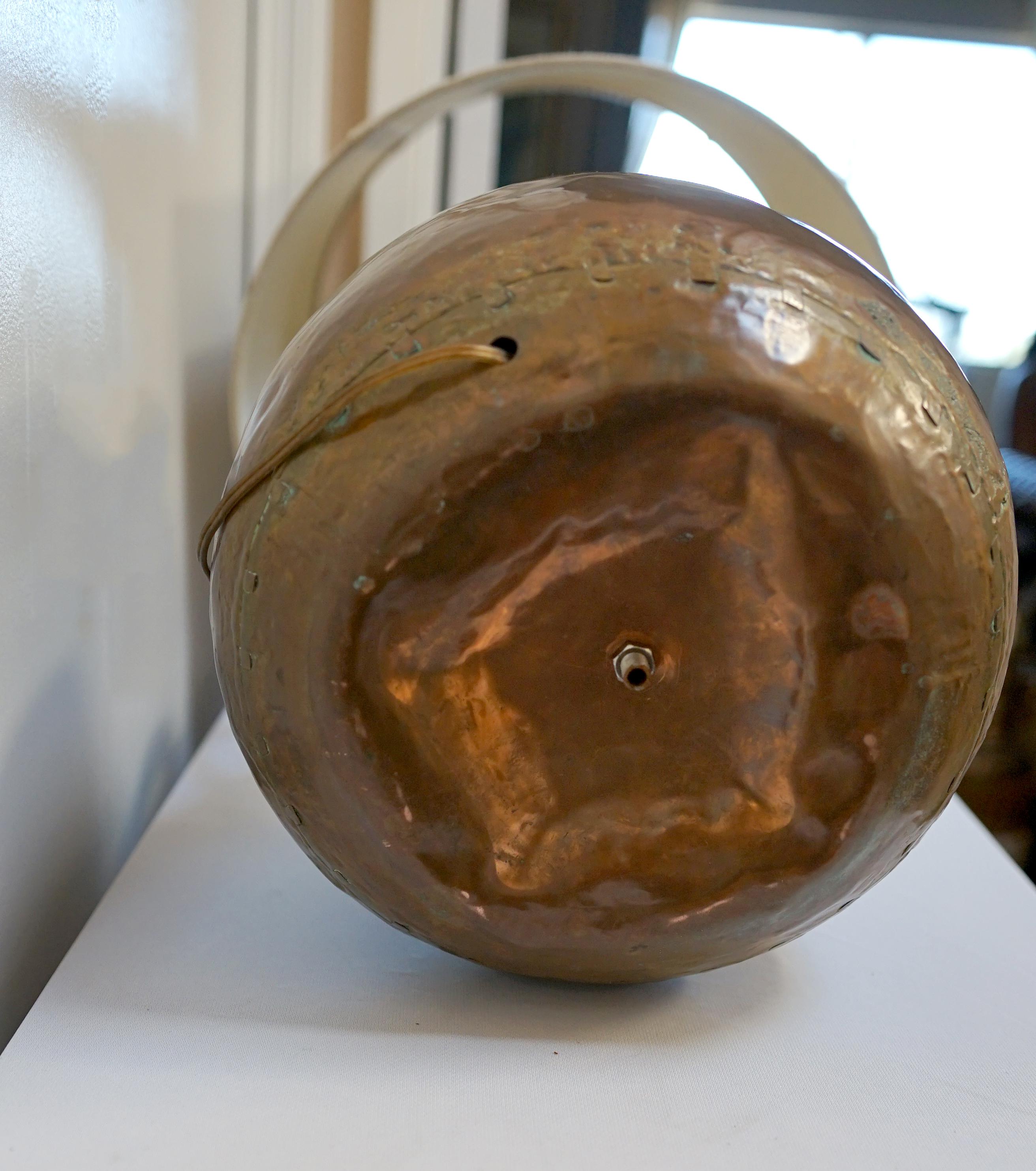 Antike, handgehämmerte Kupfer-Tischlampe im Stickley-Stil, Conversio, Arts and Crafts im Angebot 3