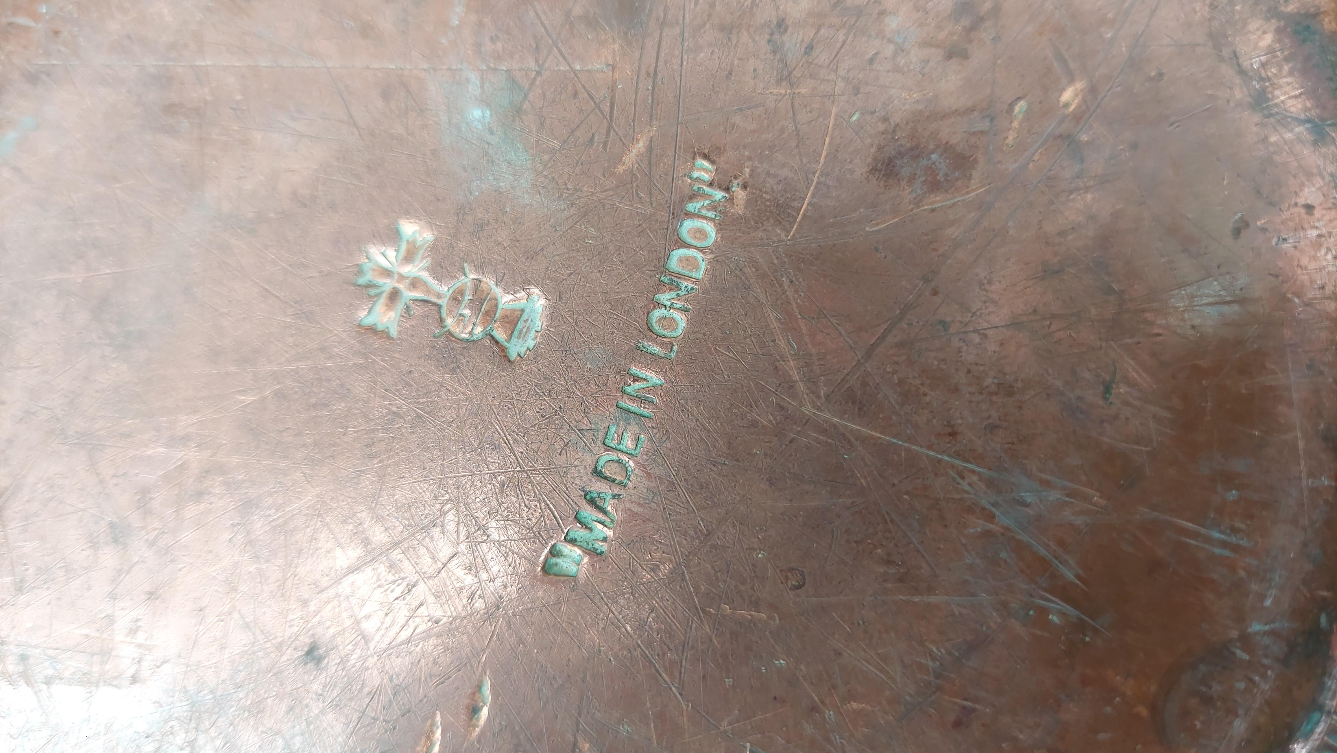 Début du 20ème siècle Jardinière en cuivre Arts & Crafts en vente