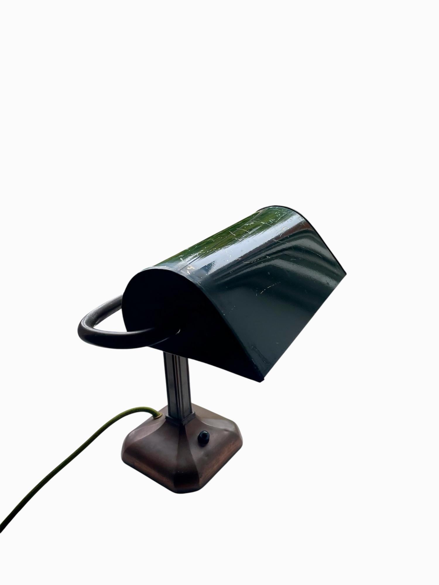 Copper Banker's Desk Lamp, dark green shade, England 1930's For Sale 4