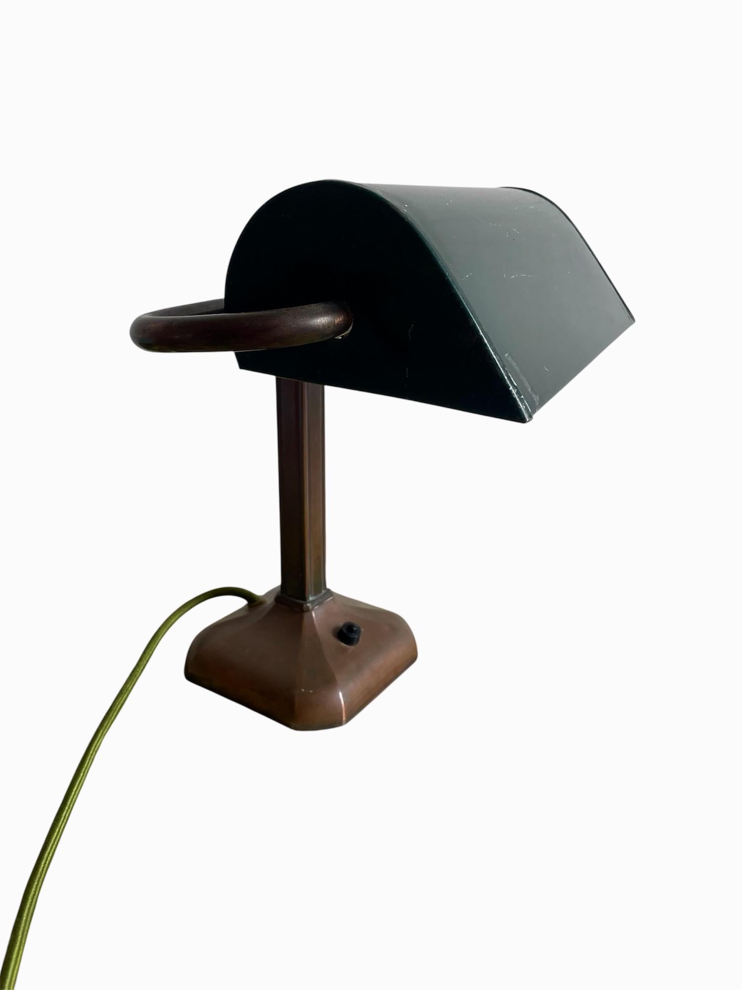 Copper Banker's Desk Lamp, dark green shade, England 1930's For Sale 5