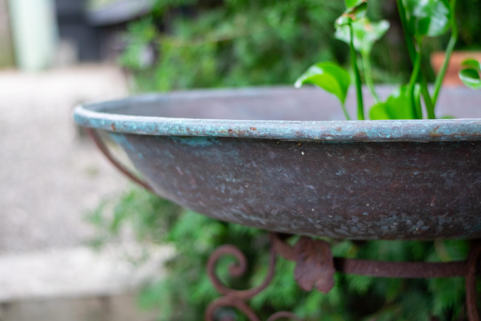 Copper Basin with Antique Scroll Base In Good Condition For Sale In Bloomfield Hills, MI