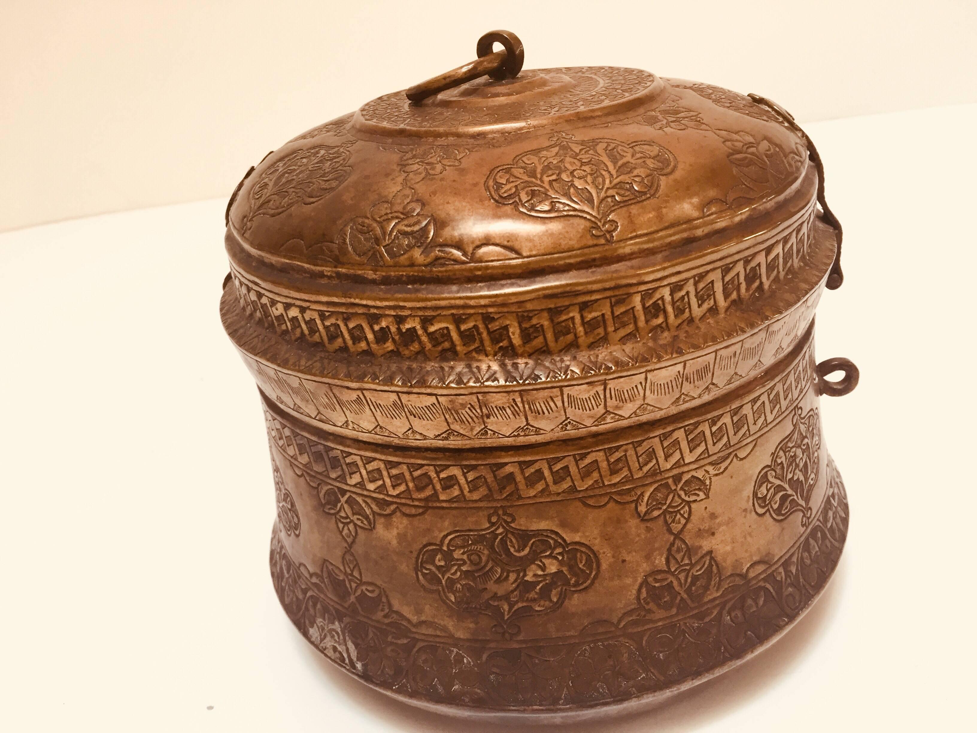 Copper Betel Nut Lidded Trinket Box In Good Condition In North Hollywood, CA
