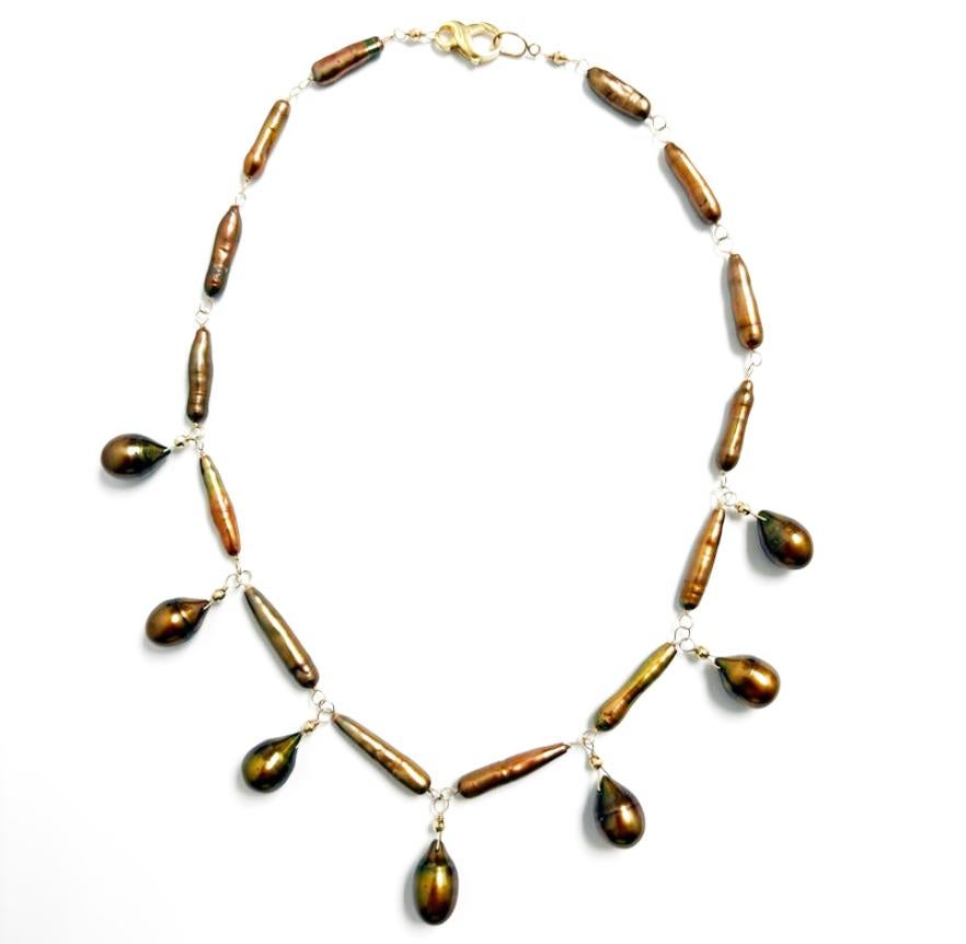 Artigiano Collana di perle Biwa in rame con gocce di perle Paradizia in rame in vendita