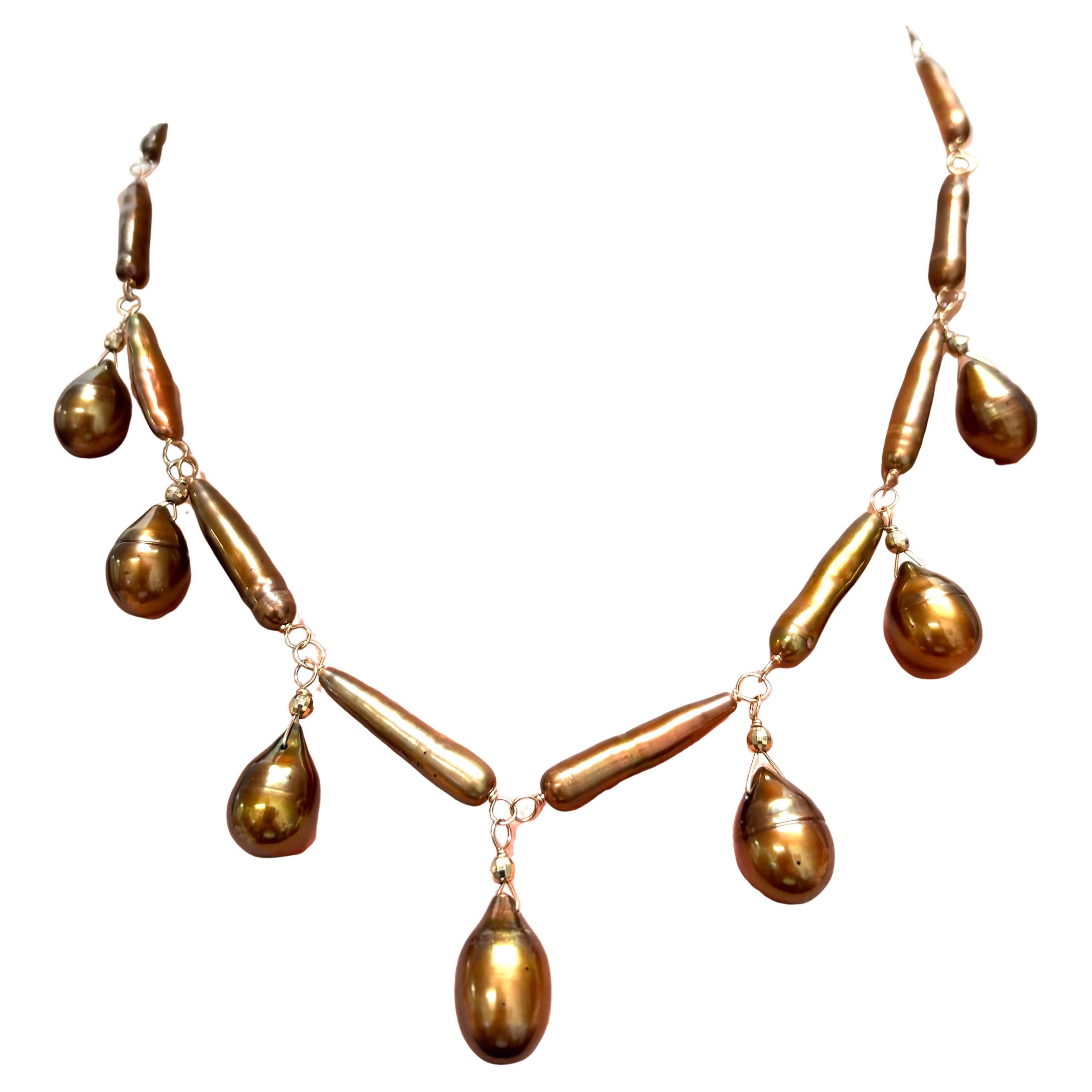 Collana di perle Biwa in rame con gocce di perle Paradizia in rame in vendita