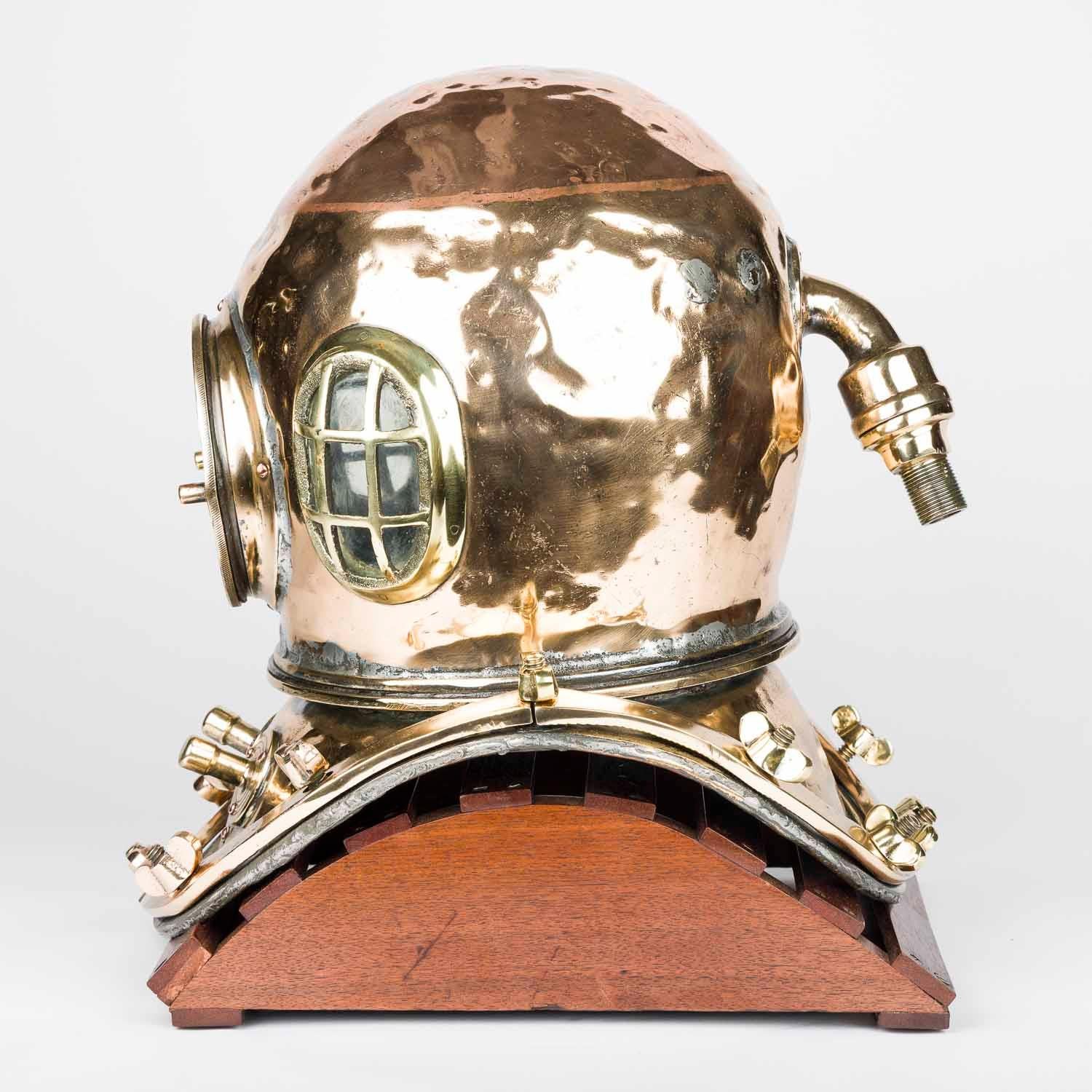 Sud-coréen Copper & brass 12 bolt diving helmet en vente