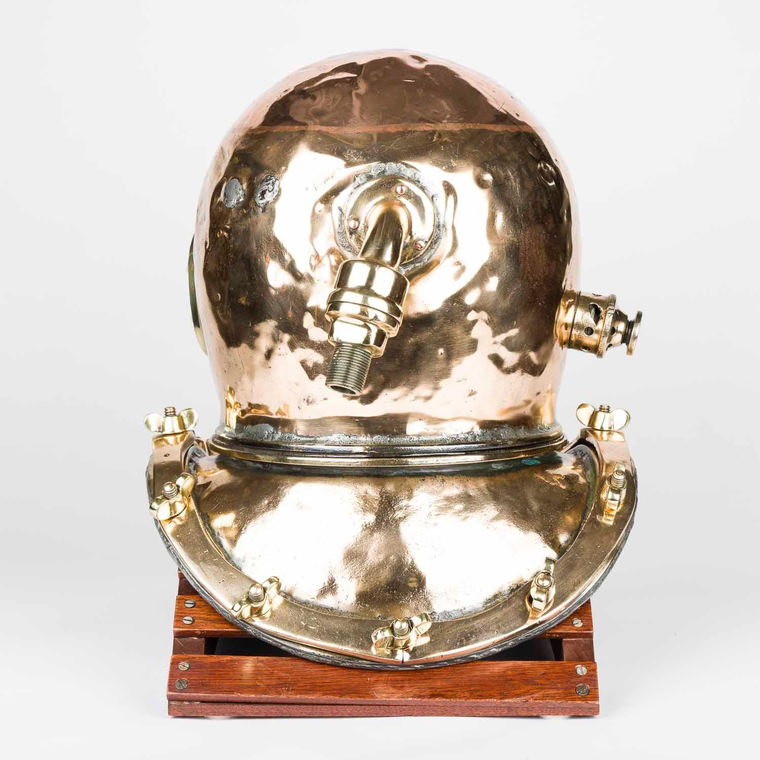 Copper & brass 12 bolt diving helmet Bon état - En vente à London, GB
