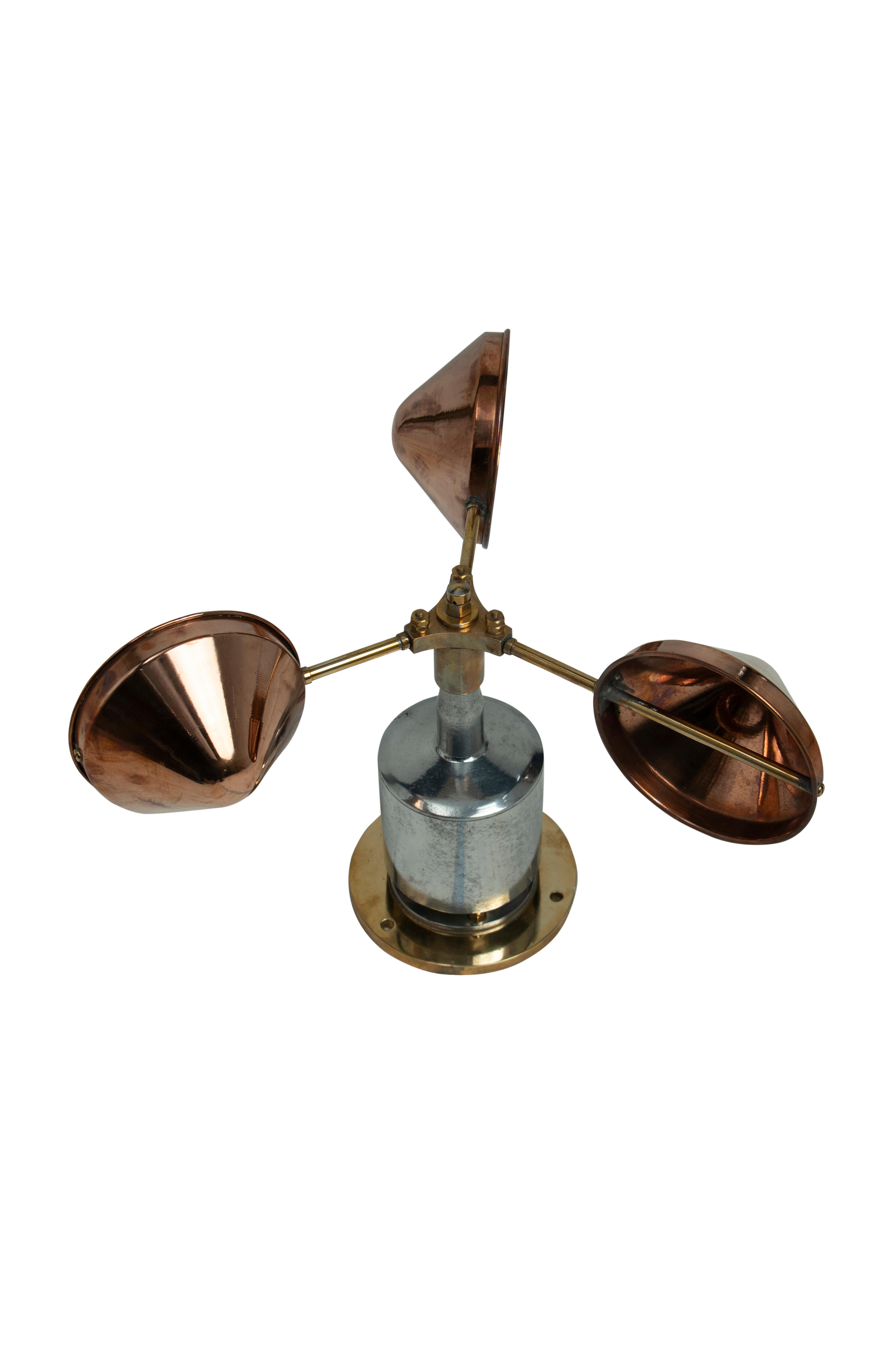 Anémomètre de navire en cuivre, laiton et chrome Bon état - En vente à Nantucket, MA