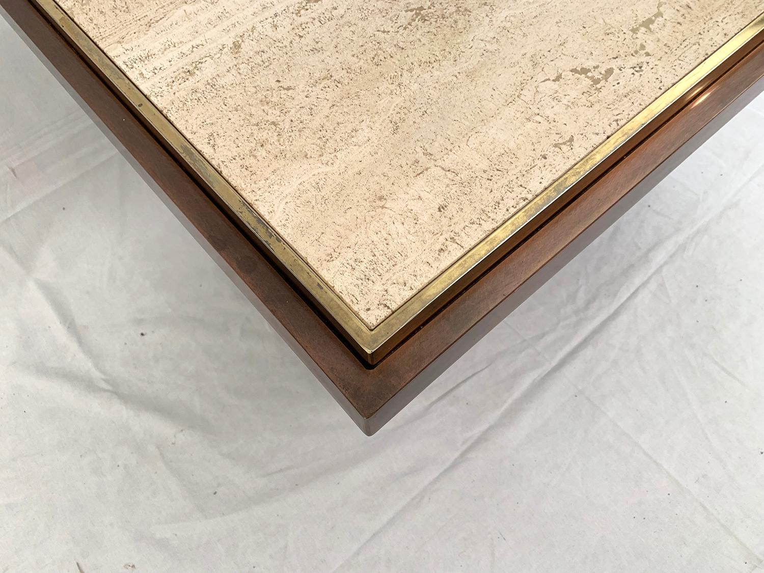 Very nice end table in copper metal and gold metal with a travertine top tray, designed by Belgo Chrome, 1980s.

Très joli bout de canapé en métal couleur cuivre et métal doré surmonté d'un plateau en travertin, dessiné par Belgo Chrome, 1980s.