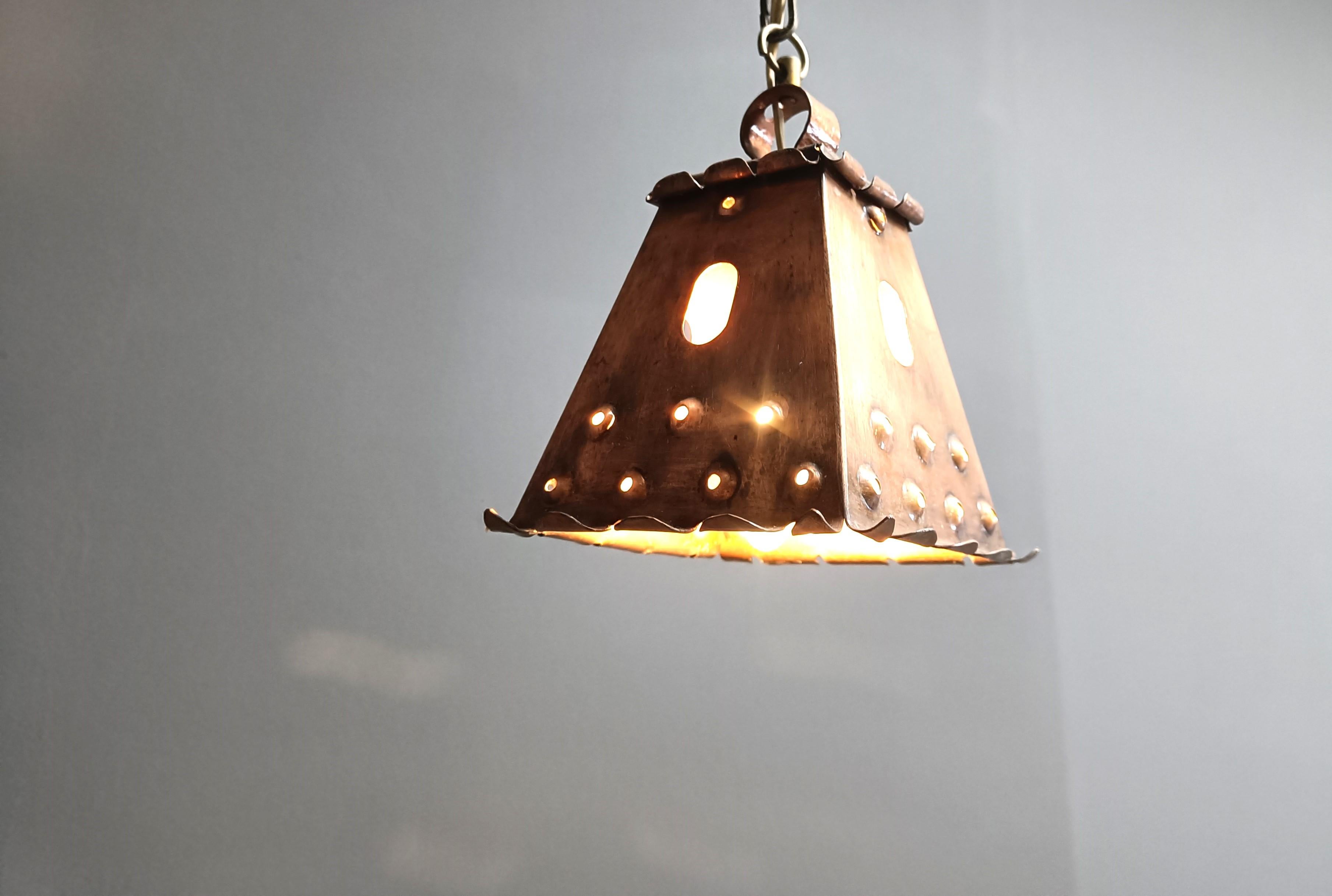 Lampada a sospensione brutatlist in rame, anni '70 in vendita 4