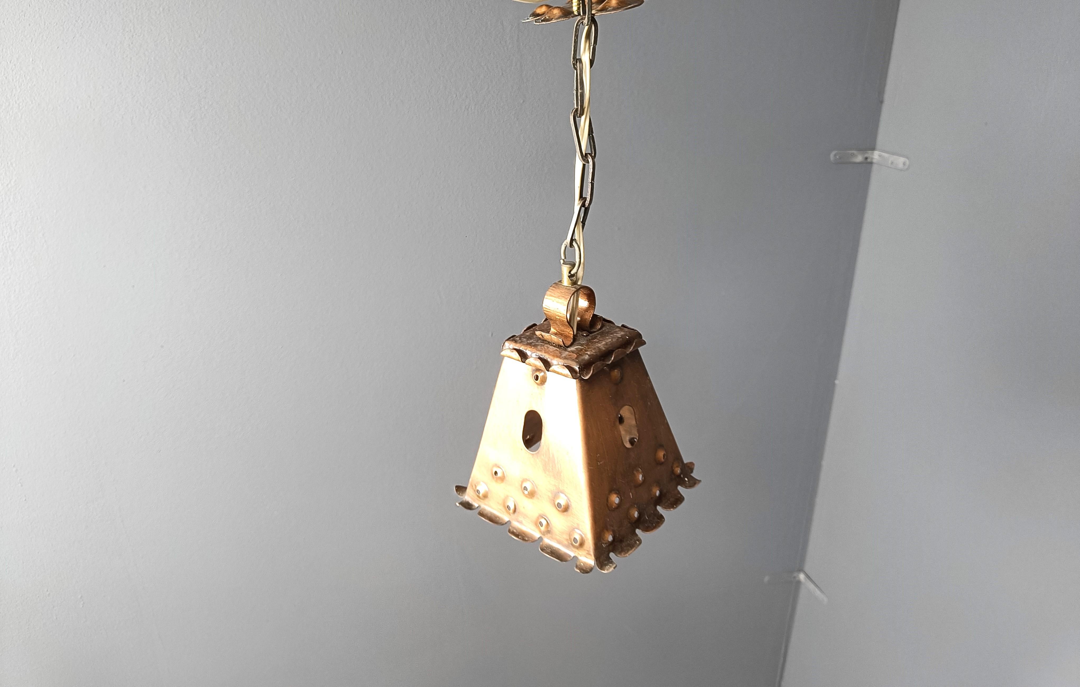 Brutalismo Lampada a sospensione brutatlist in rame, anni '70 in vendita