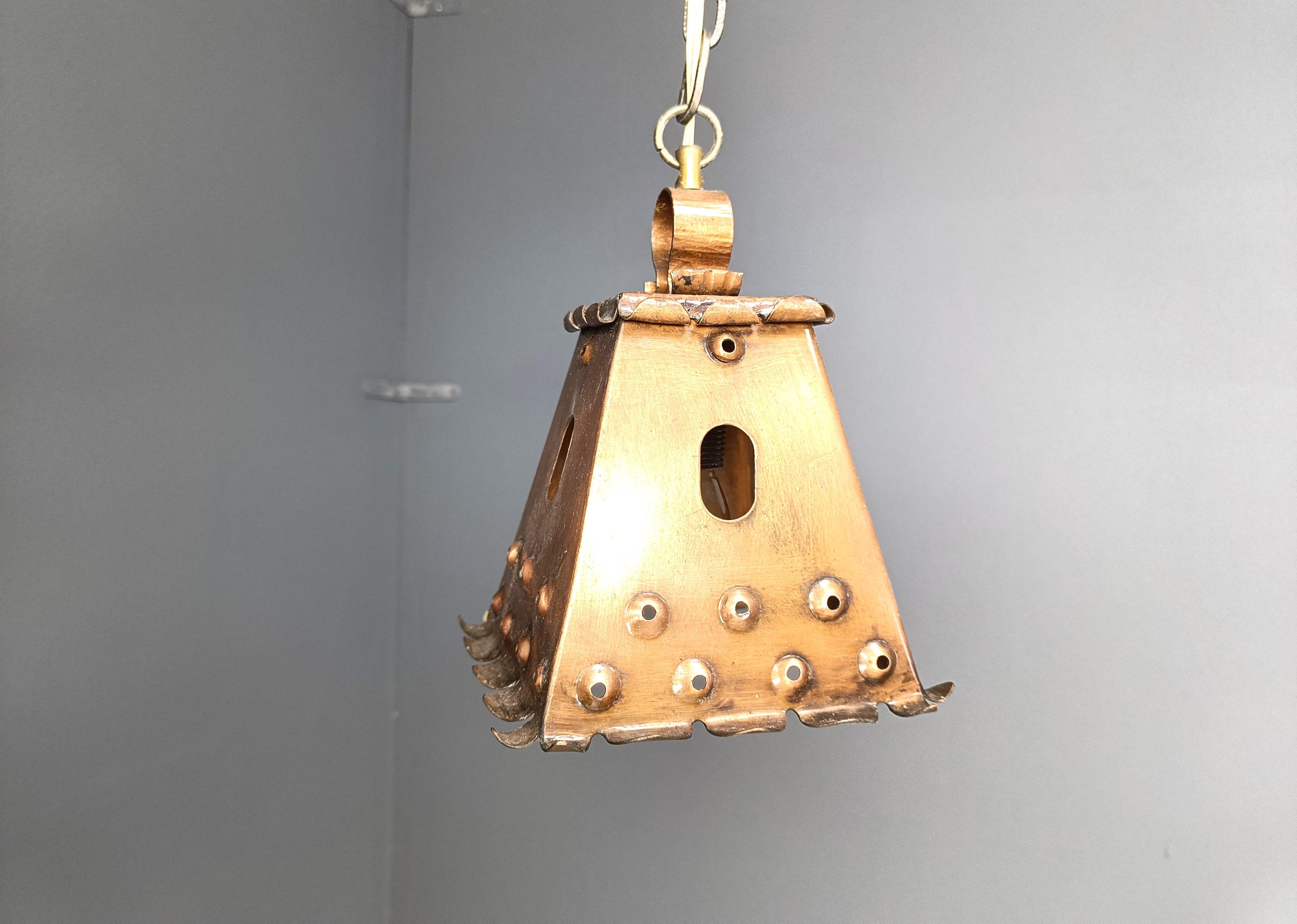 Lampada a sospensione brutatlist in rame, anni '70 in vendita 1