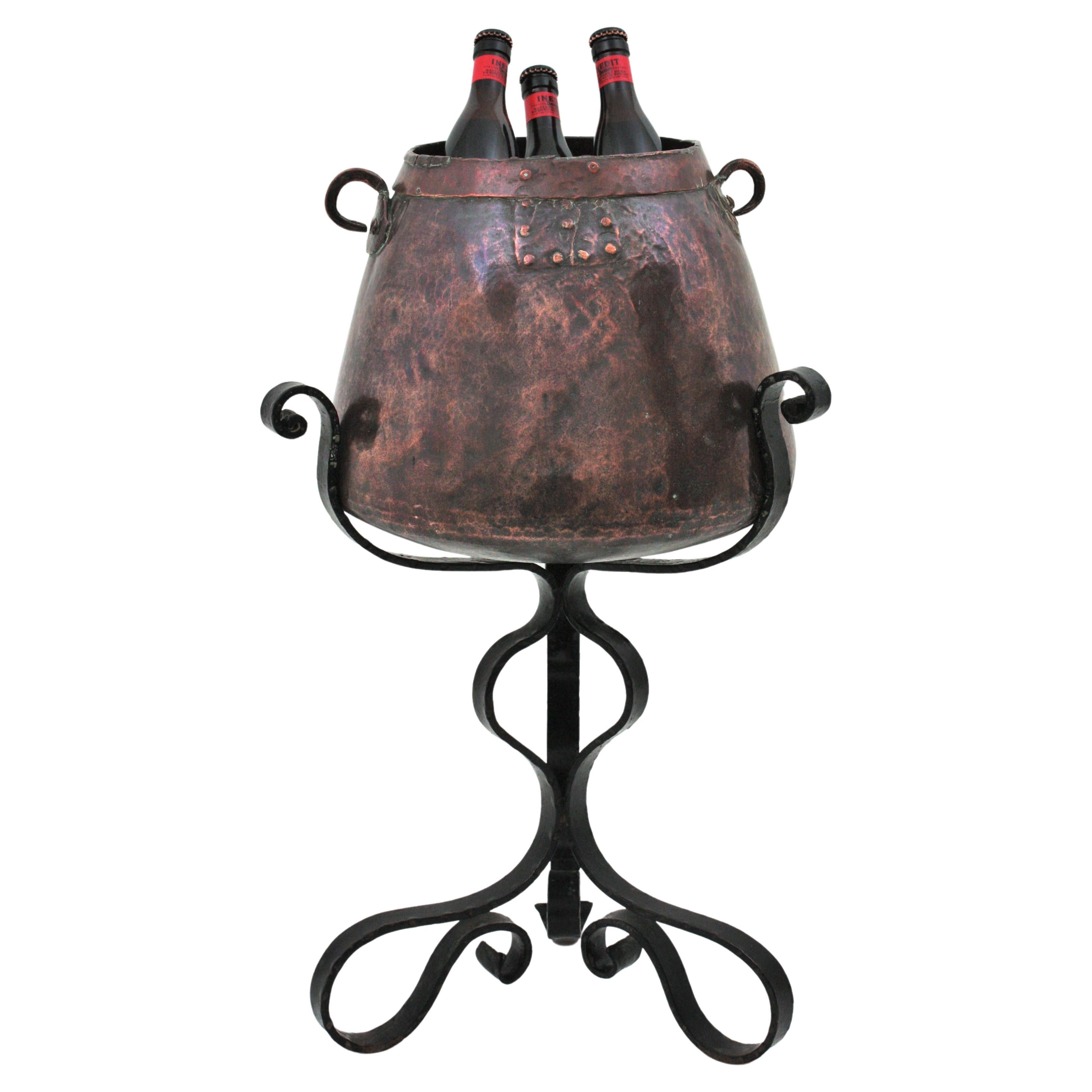 Cauldron Eiskübel Champagner Kühler auf Tripod Stand, Kupfer und Eisen (Rustikal) im Angebot