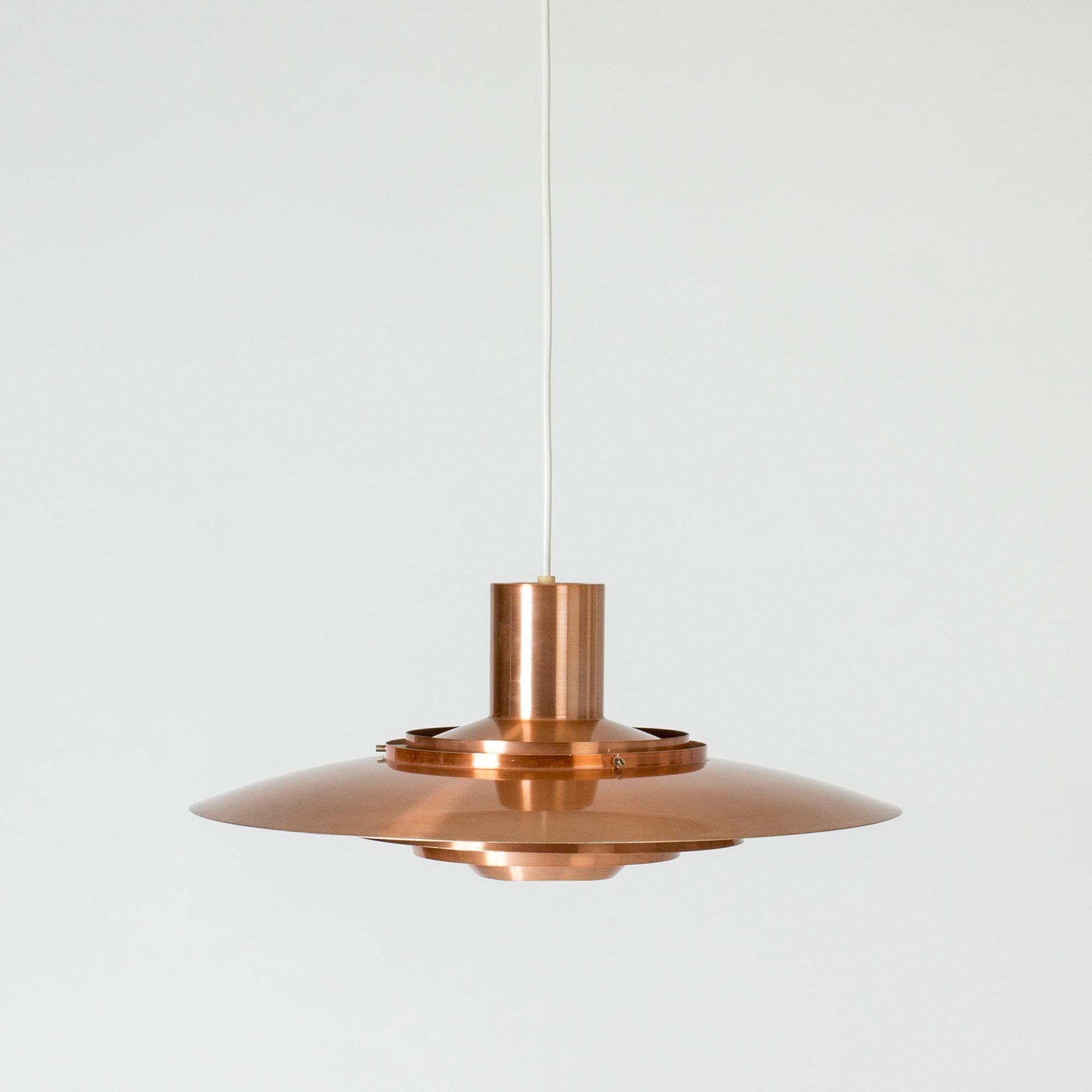 Sleek copper pendant lamp by Jørgen Kastholm and Preben Fabricius. Cool silhouette and wonderful, warm glow.