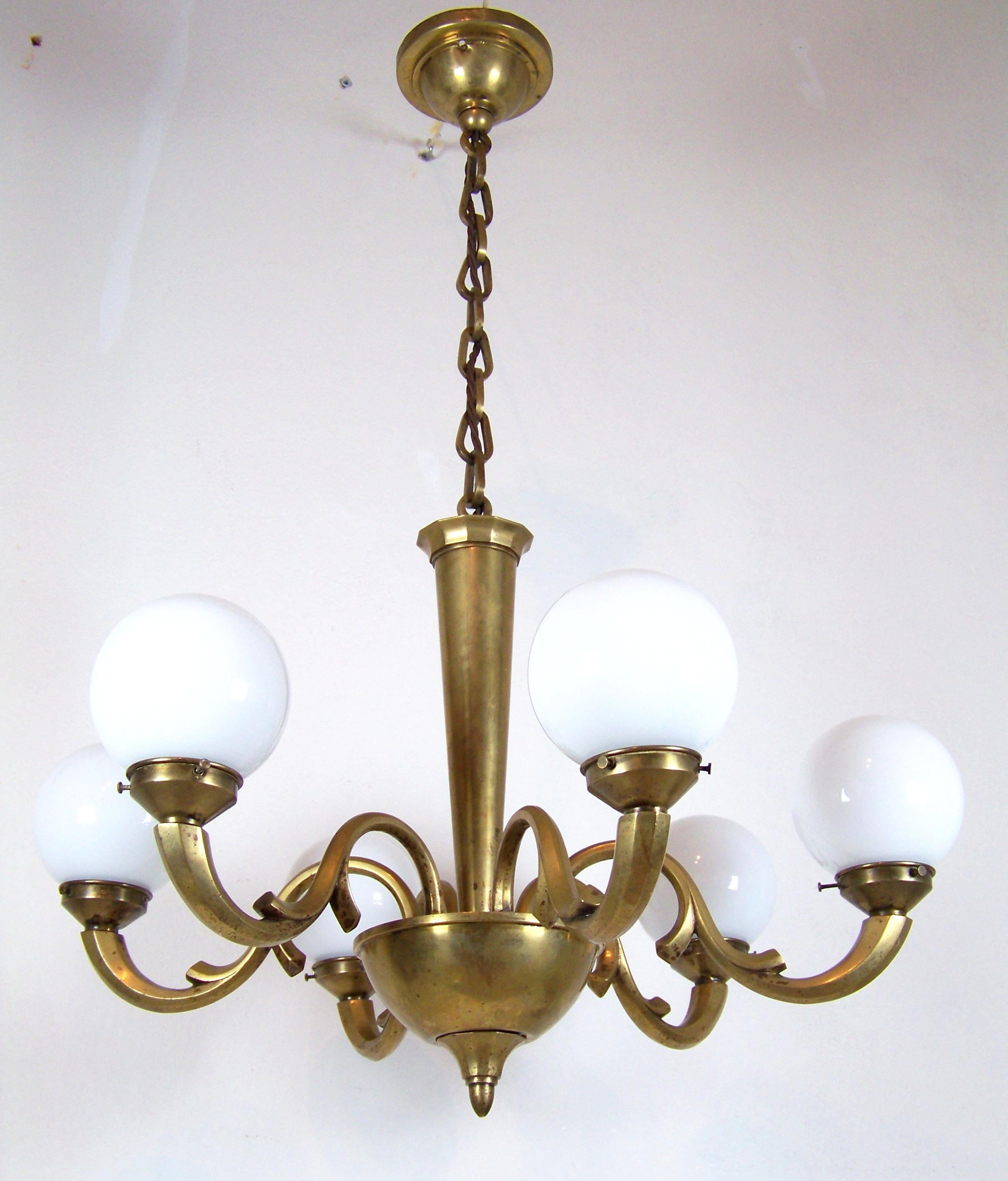 Fully functional. New cabling. New glass balls, hand blown according to the original. E27 bulb. 