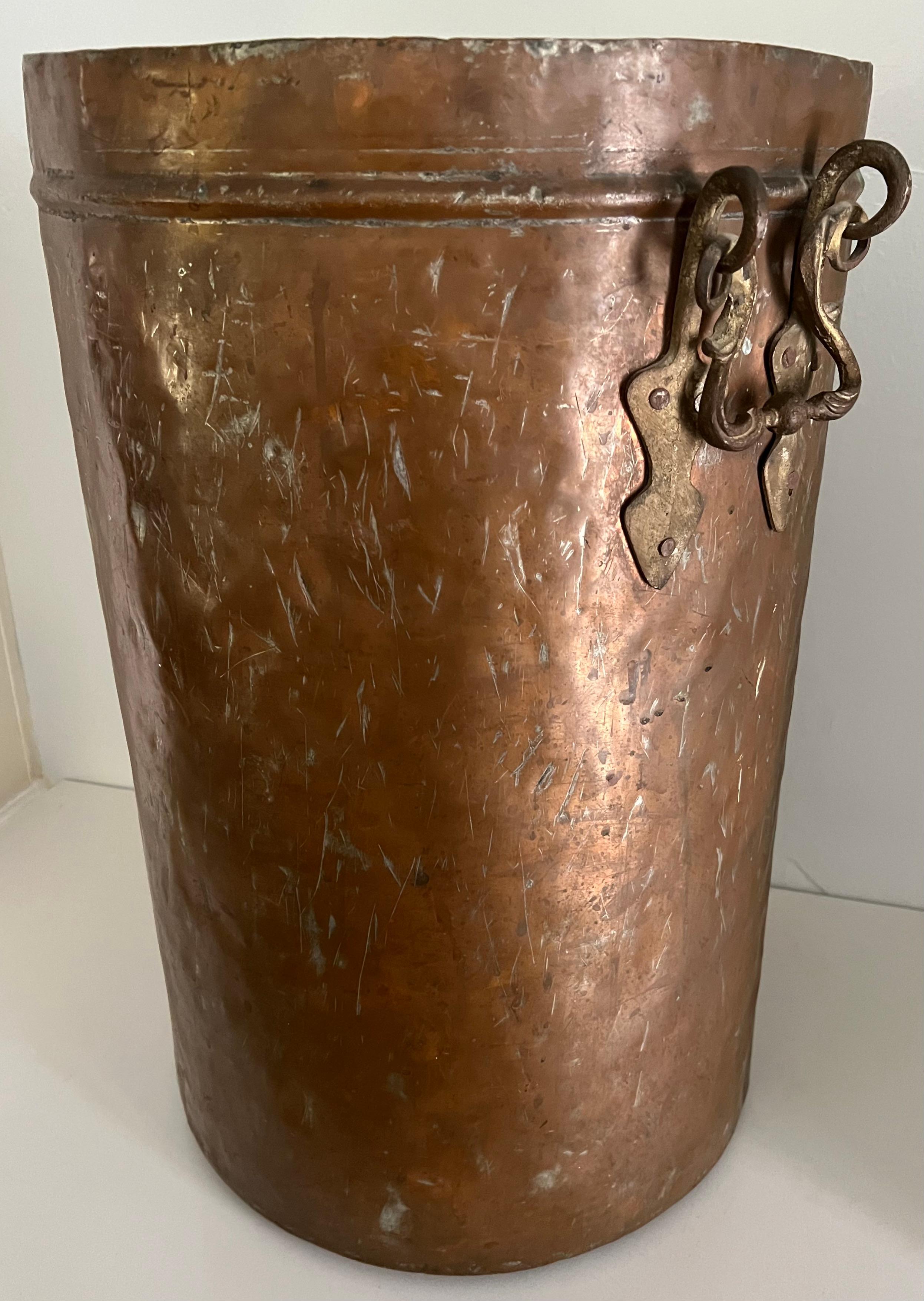 Copper Coal or Fire Bucket with Sturdy Wrought Handles In Good Condition For Sale In Los Angeles, CA
