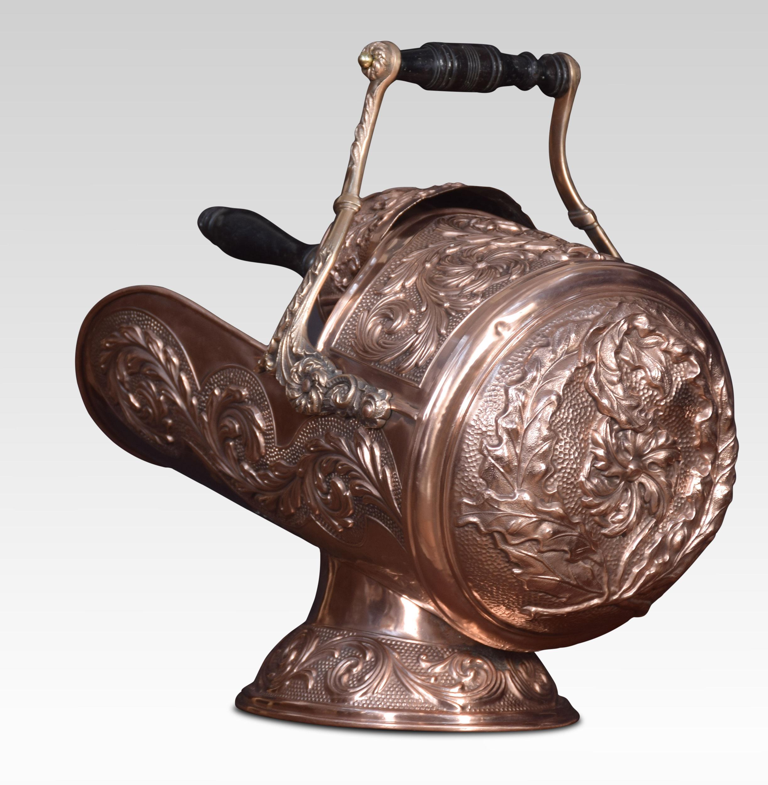 Copper Coal Scuttle In Good Condition For Sale In Cheshire, GB