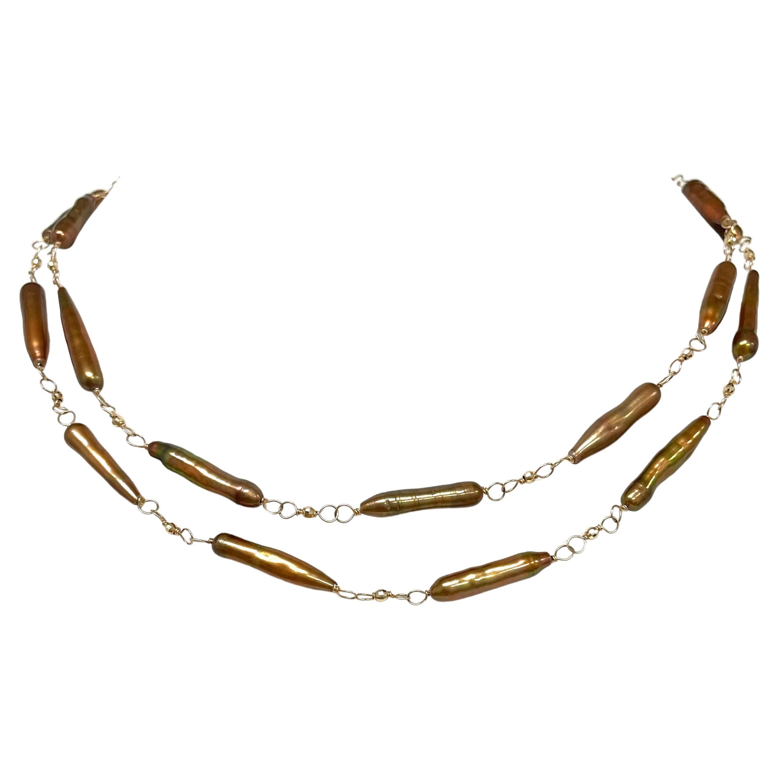 Descrizione
Bellissime, femminili e rare perle a bastoncino d'acqua dolce dal ricco color rame. La collana è arricchita da sfere d'oro sfaccettate e può essere indossata lunga o corta se raddoppiata.
Articolo # N3653
Guarda gli orecchini abbinati