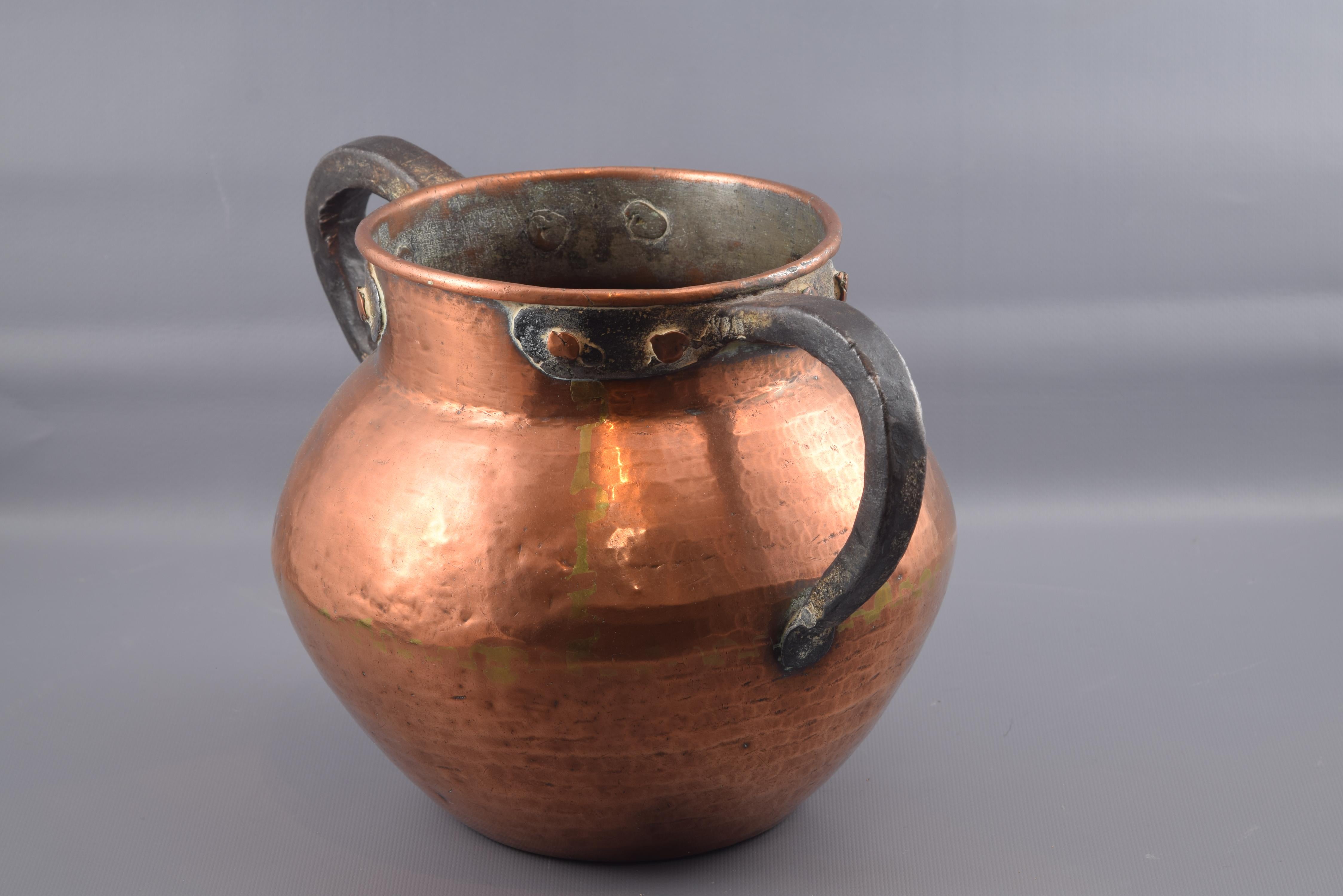 Container with handles. Copper, 18th century. 
A container with a circular body and a wide mouth that has two 