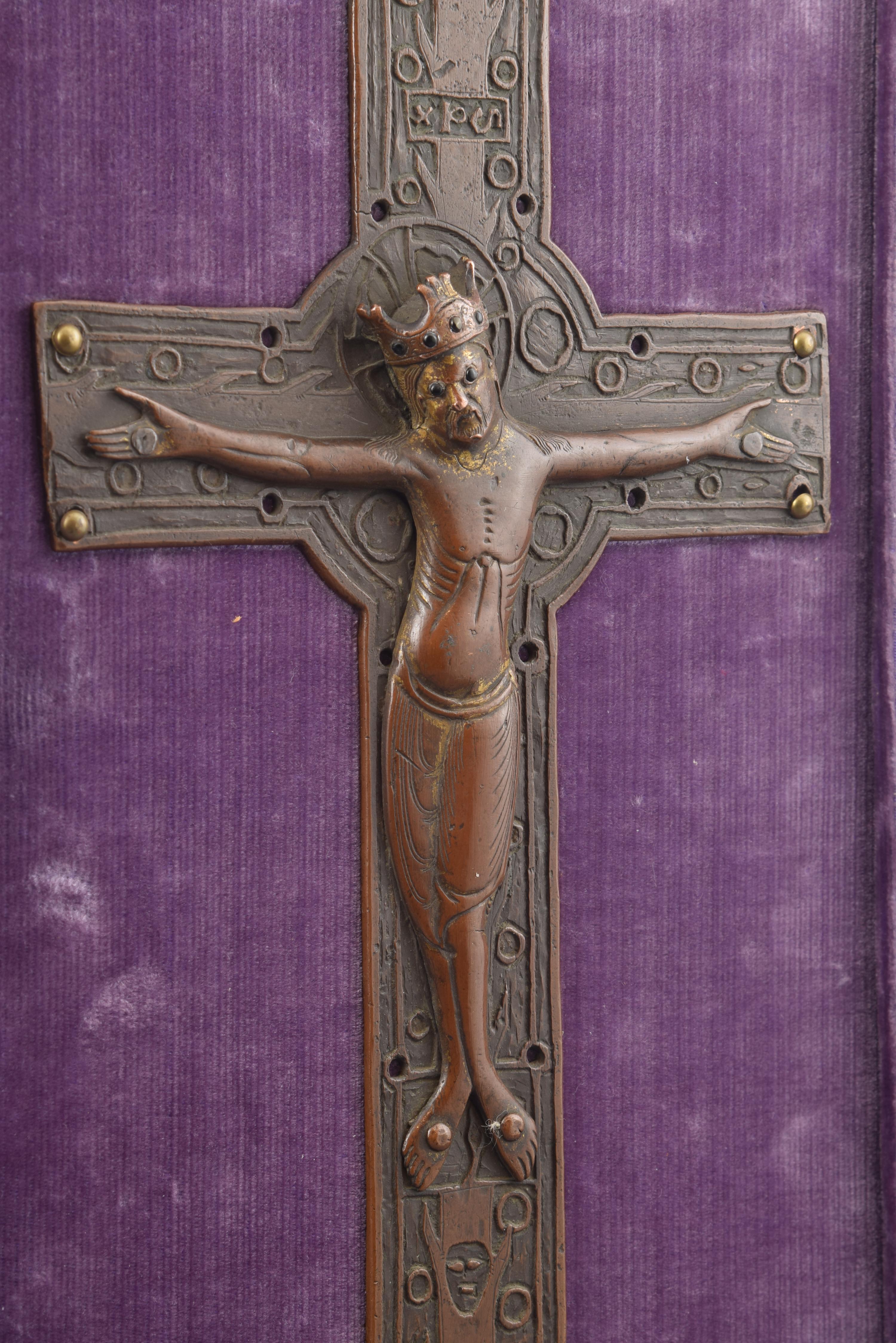 Croix en cuivre avec Christ, cuivre, jais, textile, bois, Limoges, France 3