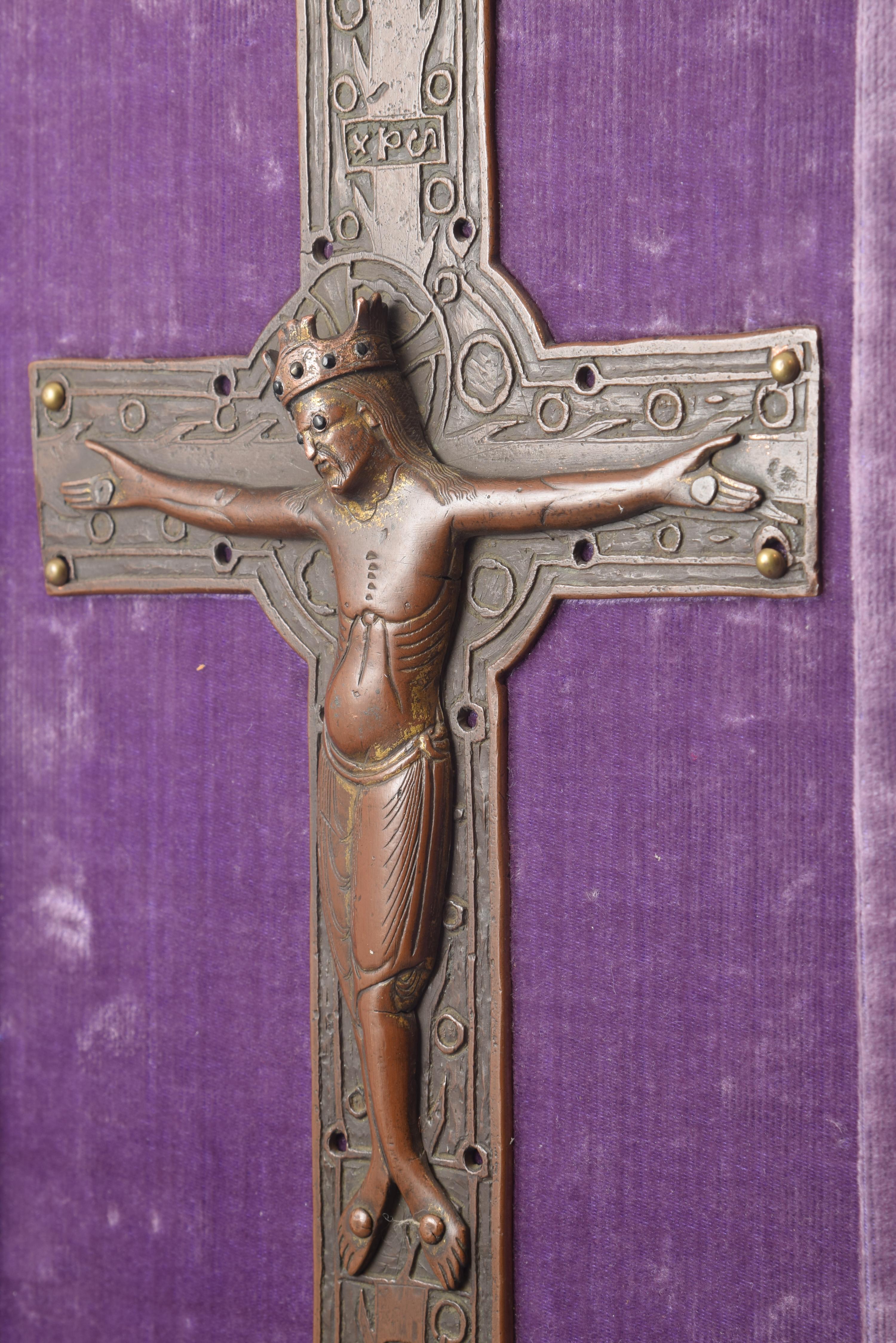 Croix en cuivre avec Christ, cuivre, jais, textile, bois, Limoges, France 4