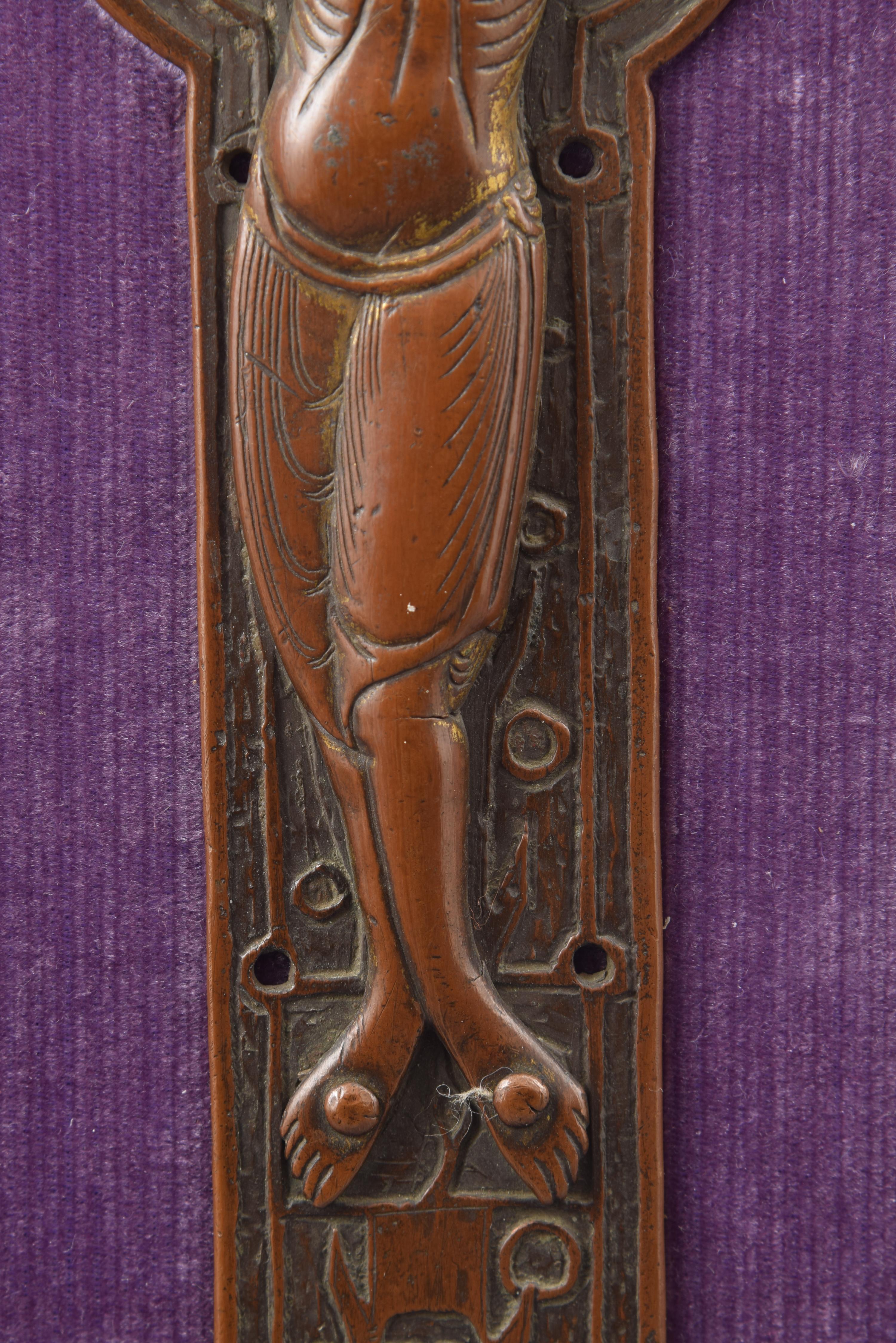Gothique Croix en cuivre avec Christ, cuivre, jais, textile, bois, Limoges, France