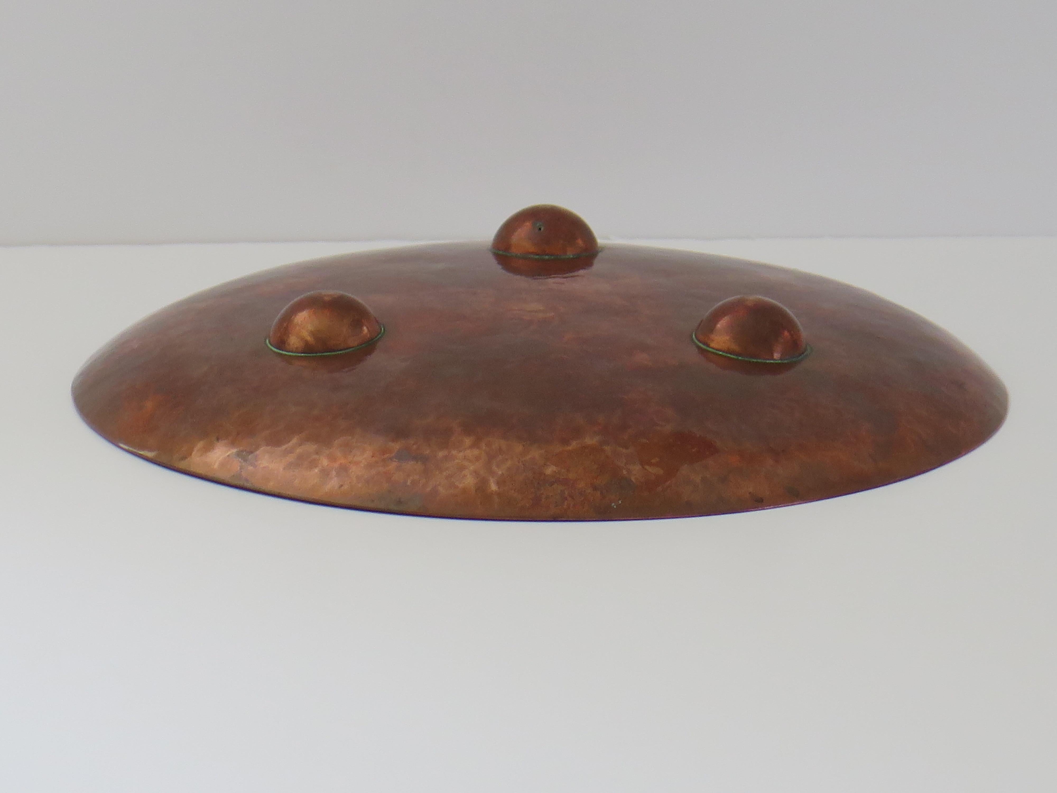 Copper Dish Handmade by Harold Barnes Yorkshire in Arts & Crafts Style, Ca 1950 For Sale 4