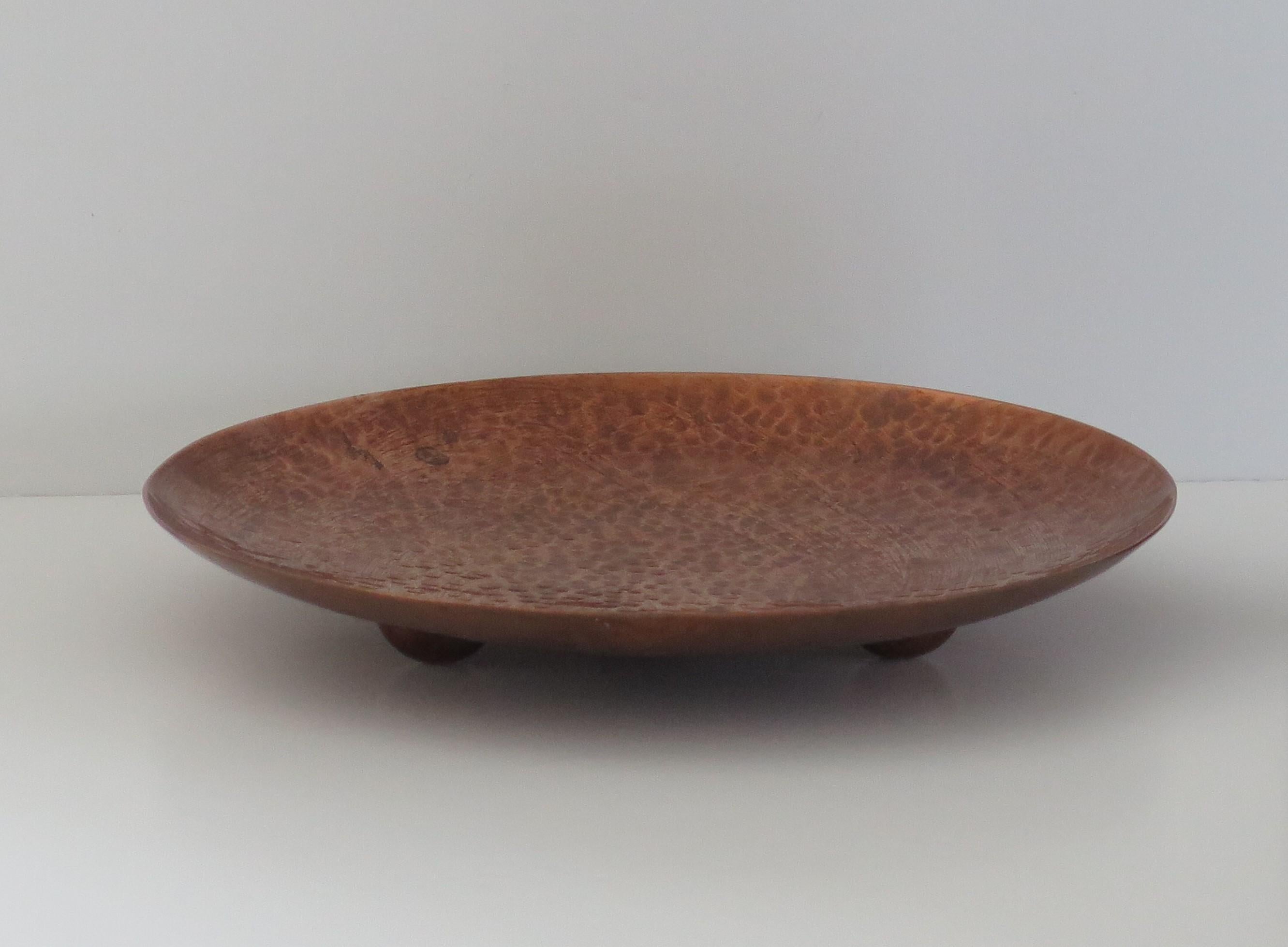 Copper Dish Handmade by Harold Barnes Yorkshire in Arts & Crafts Style, Ca 1950 For Sale 2