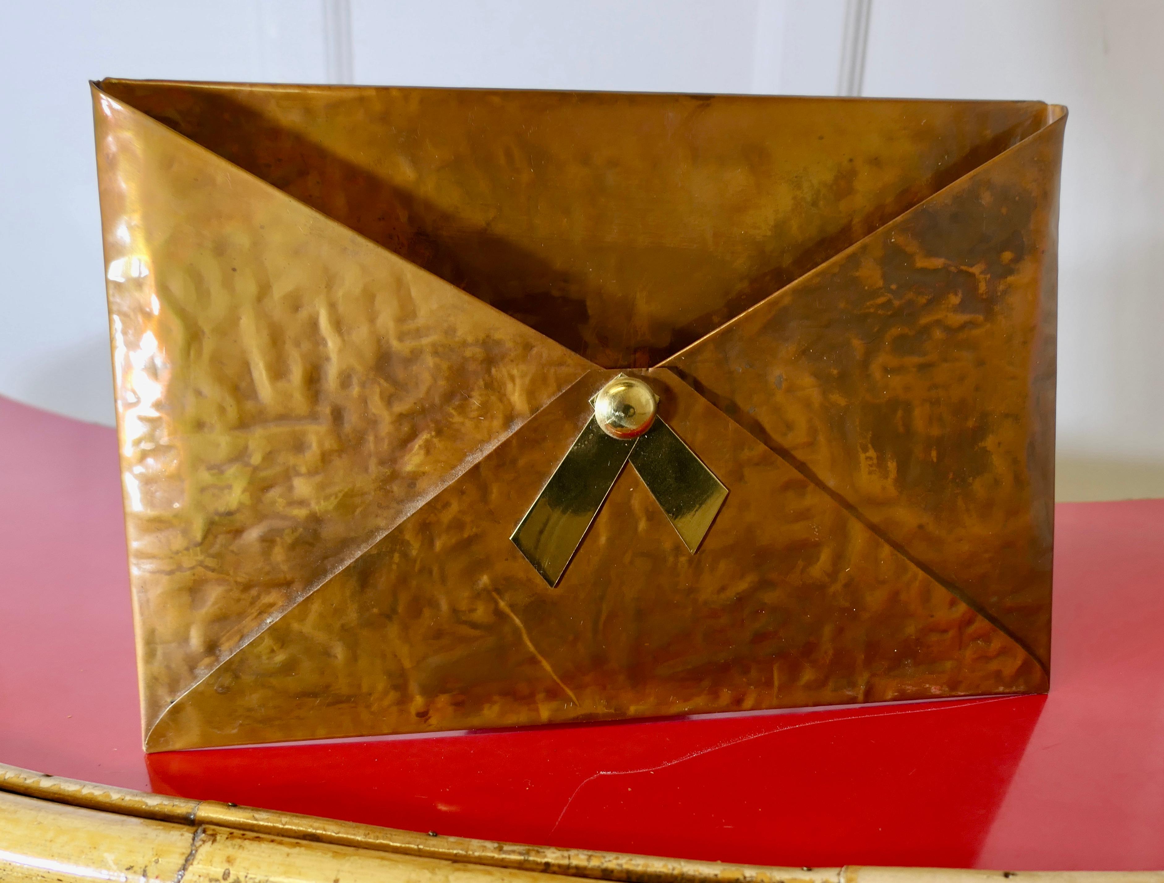 Busta in rame, porta lettere Arts and Crafts  Un pezzo super in vendita 1