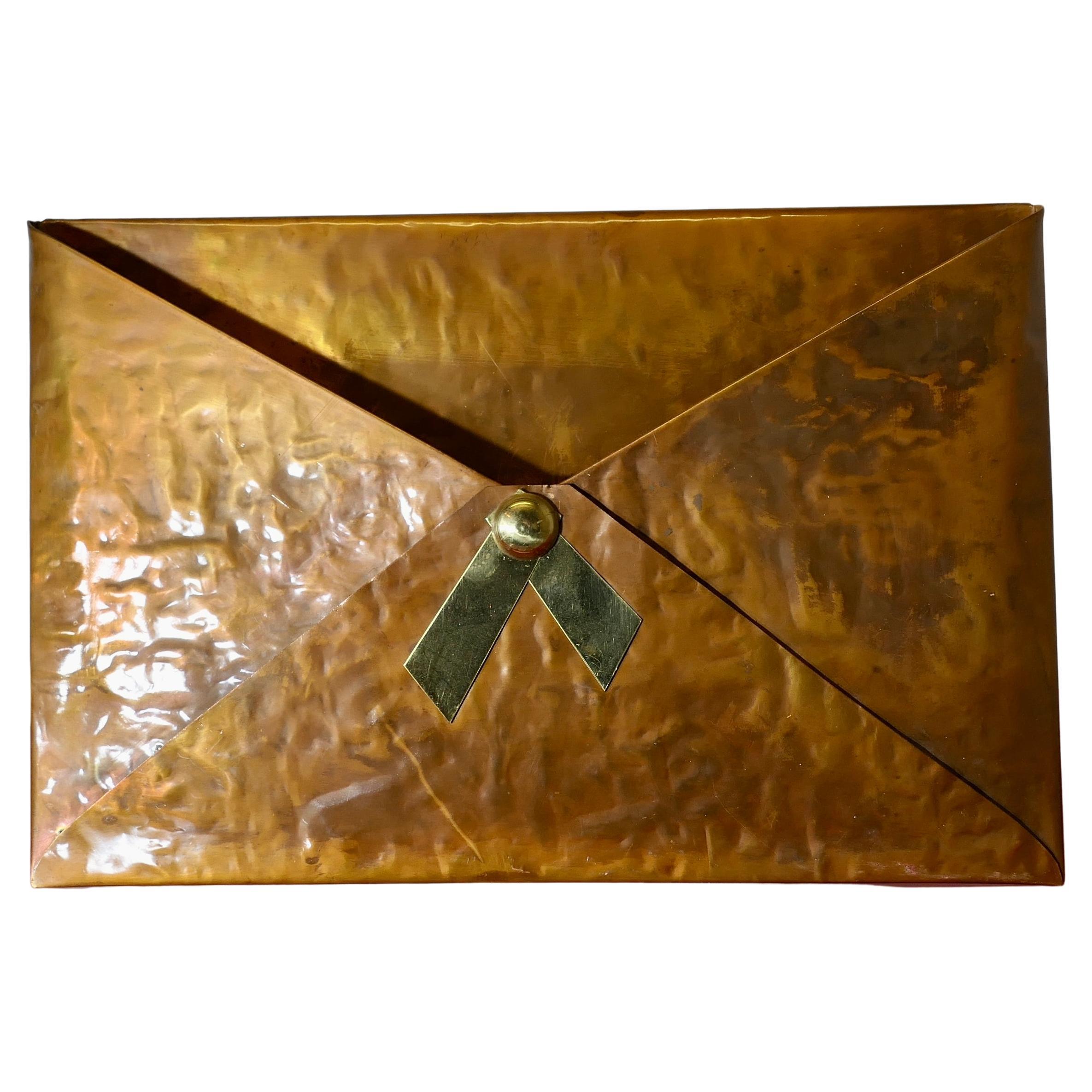 Busta in rame, porta lettere Arts and Crafts  Un pezzo super in vendita
