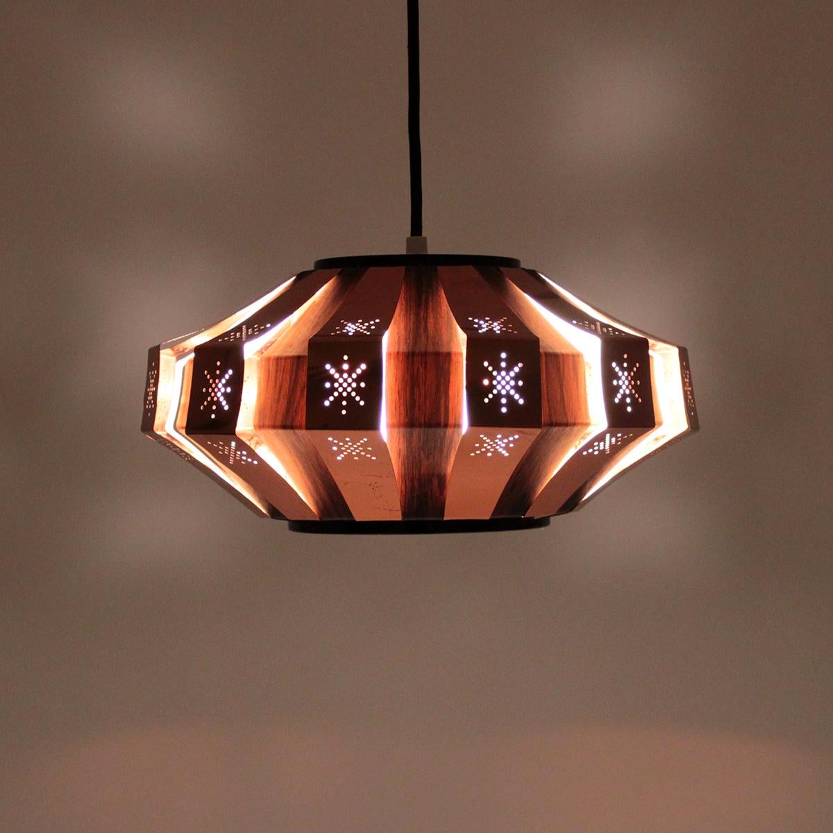 Copper pendant by Werner Schou, produced by Coronell in the 1970s - copper and faux rosewood hanging lamp in very good vintage condition!

A medium sized pendant, comprised of thin aluminium strips - arranged in two layers offset to each other.