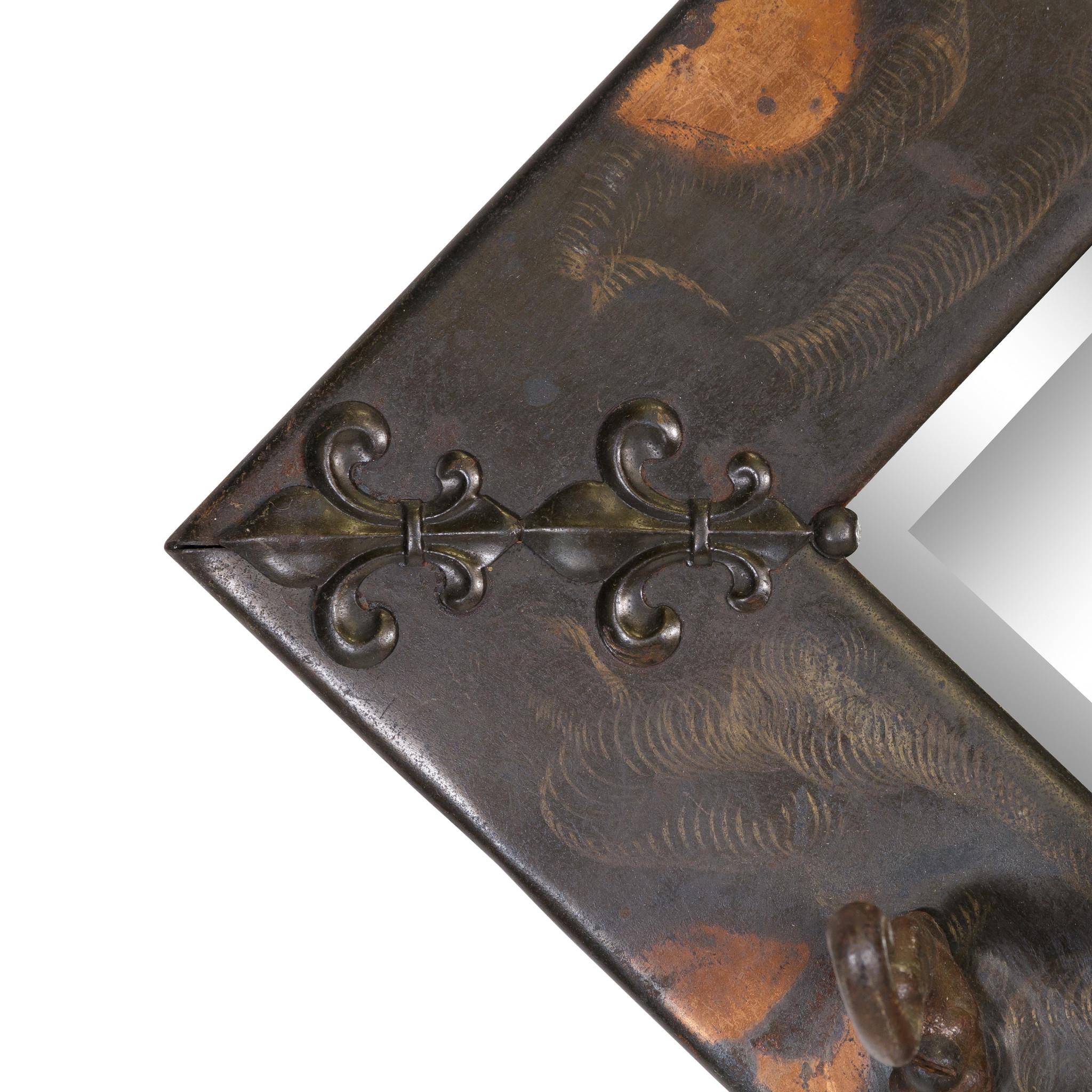 Abgeschrägter Kupferspiegel mit Mantel- und Hutablage aus einem 