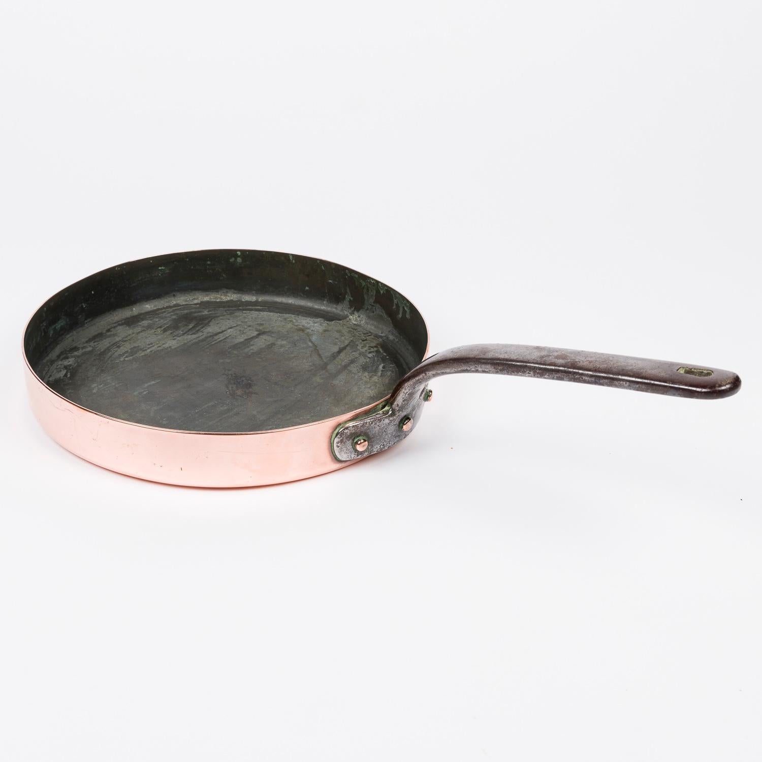 Copper frying pan by Benham & Froud of London For Sale 1