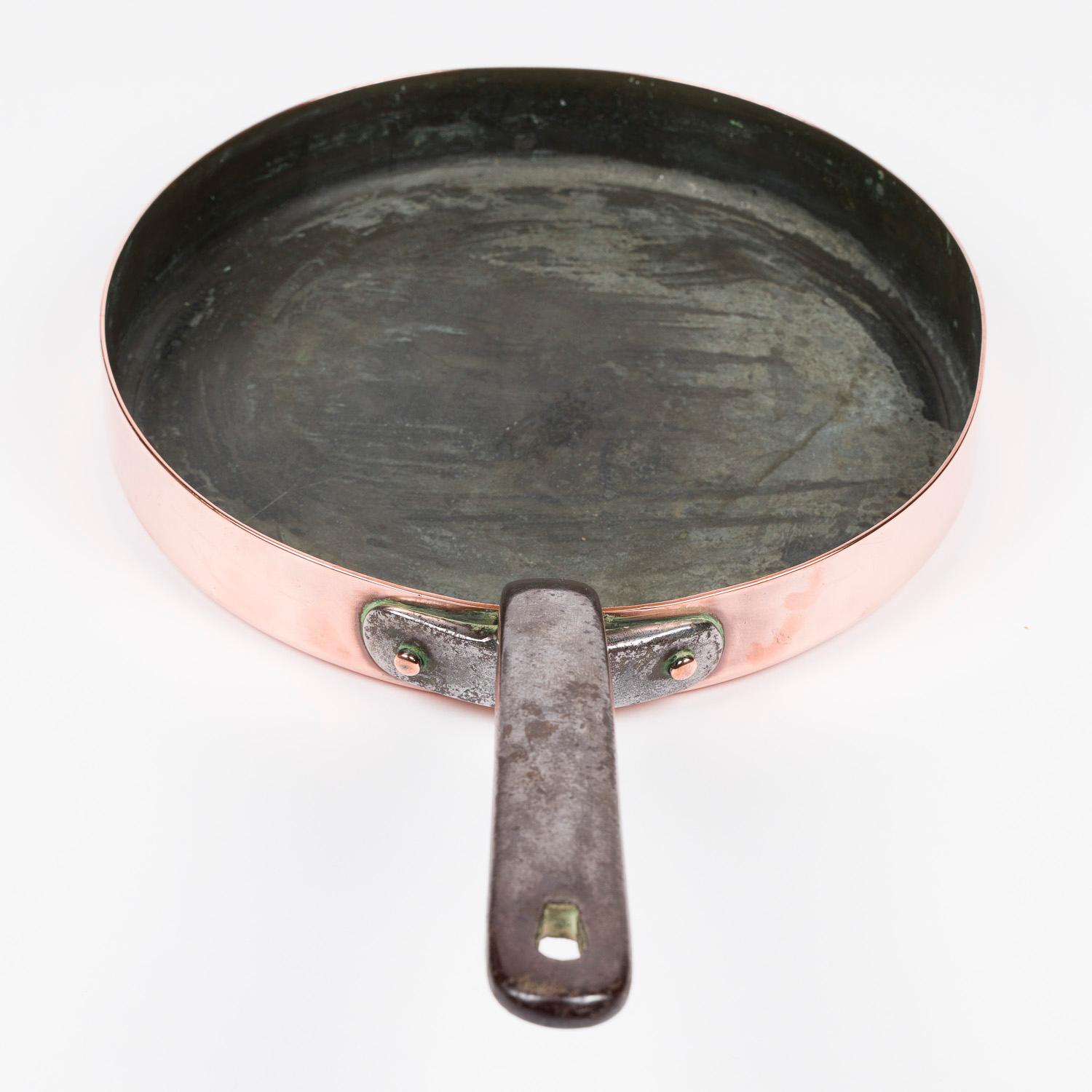 Copper frying pan by Benham & Froud of London For Sale 4