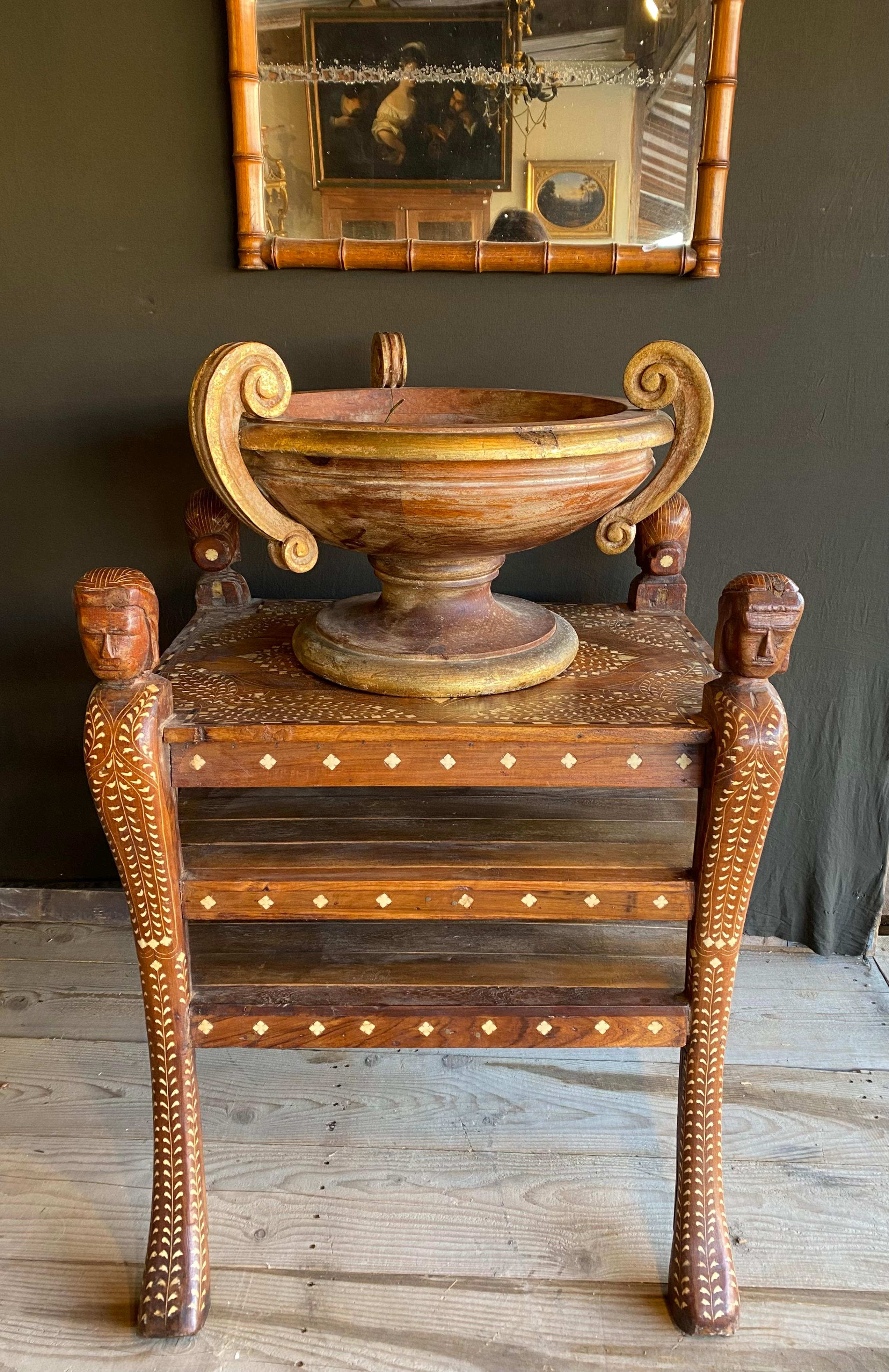 copper-gilded wooden basin
Very good condition 