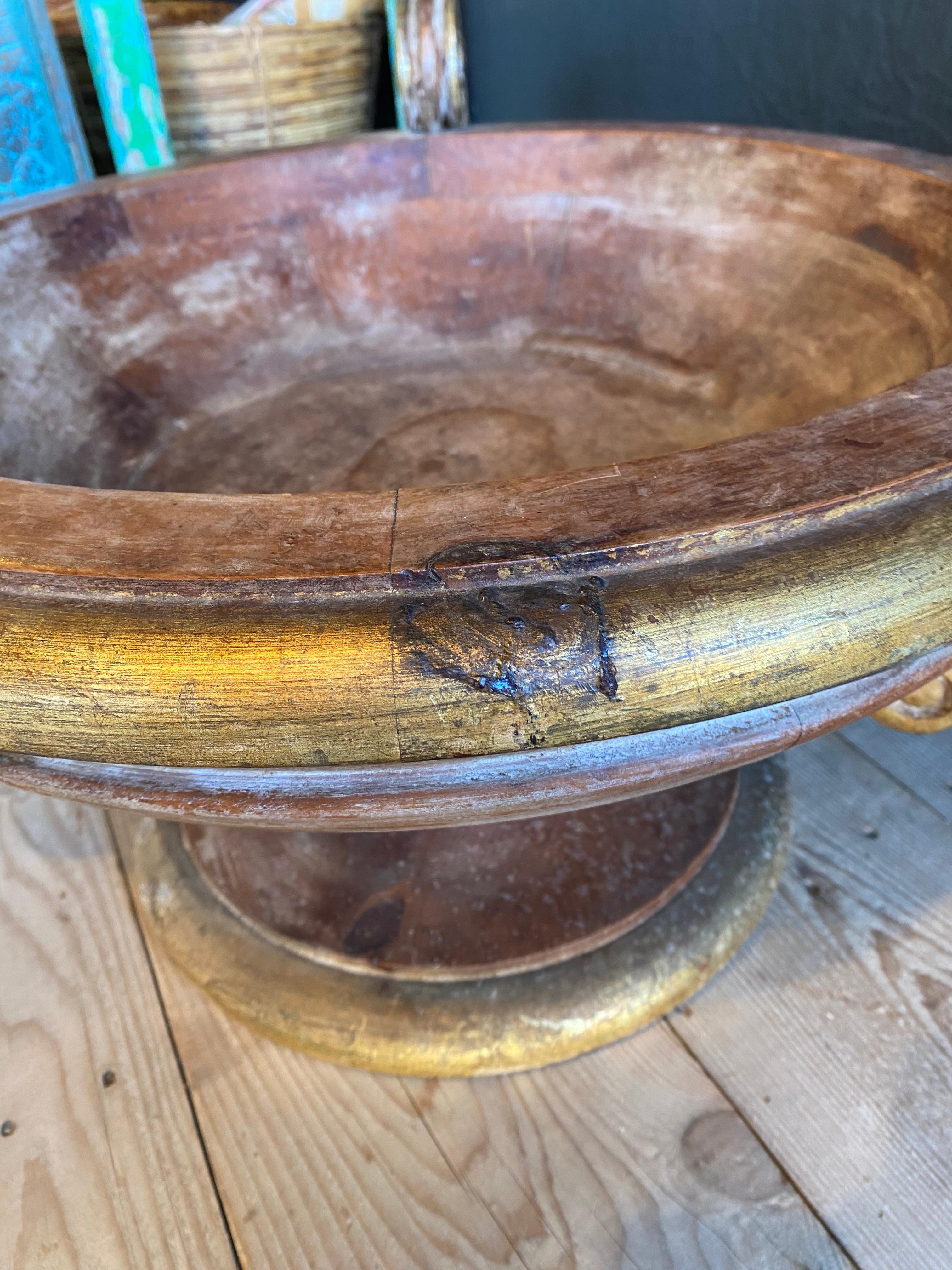 copper-gilded wooden basin In Excellent Condition In BORDEAUX, FR
