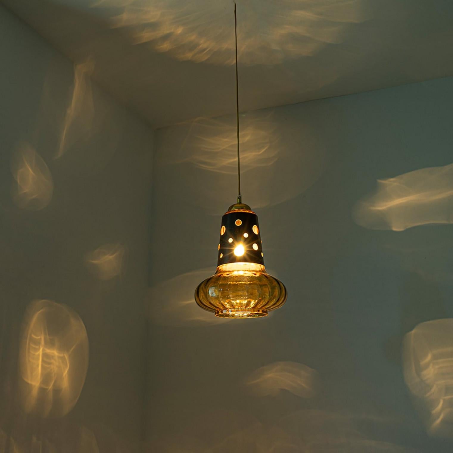 Lampe à suspension en verre cuivré dans le style de Nanny Still McKinney, 1960 en vente 1
