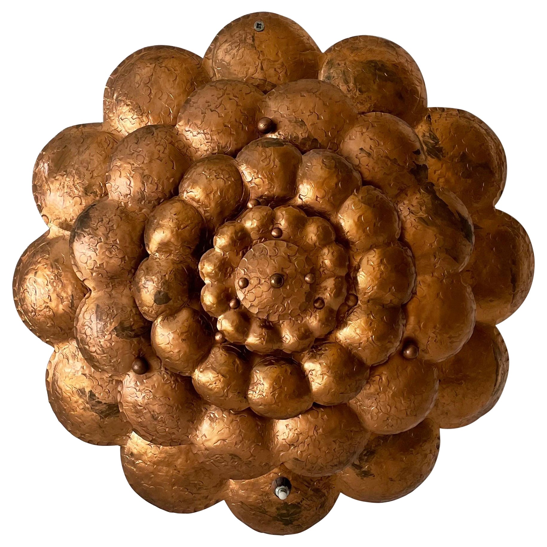 Plafonnier simple en forme de fleur en cuivre fabriqué à la main, Allemagne, 1950 en vente