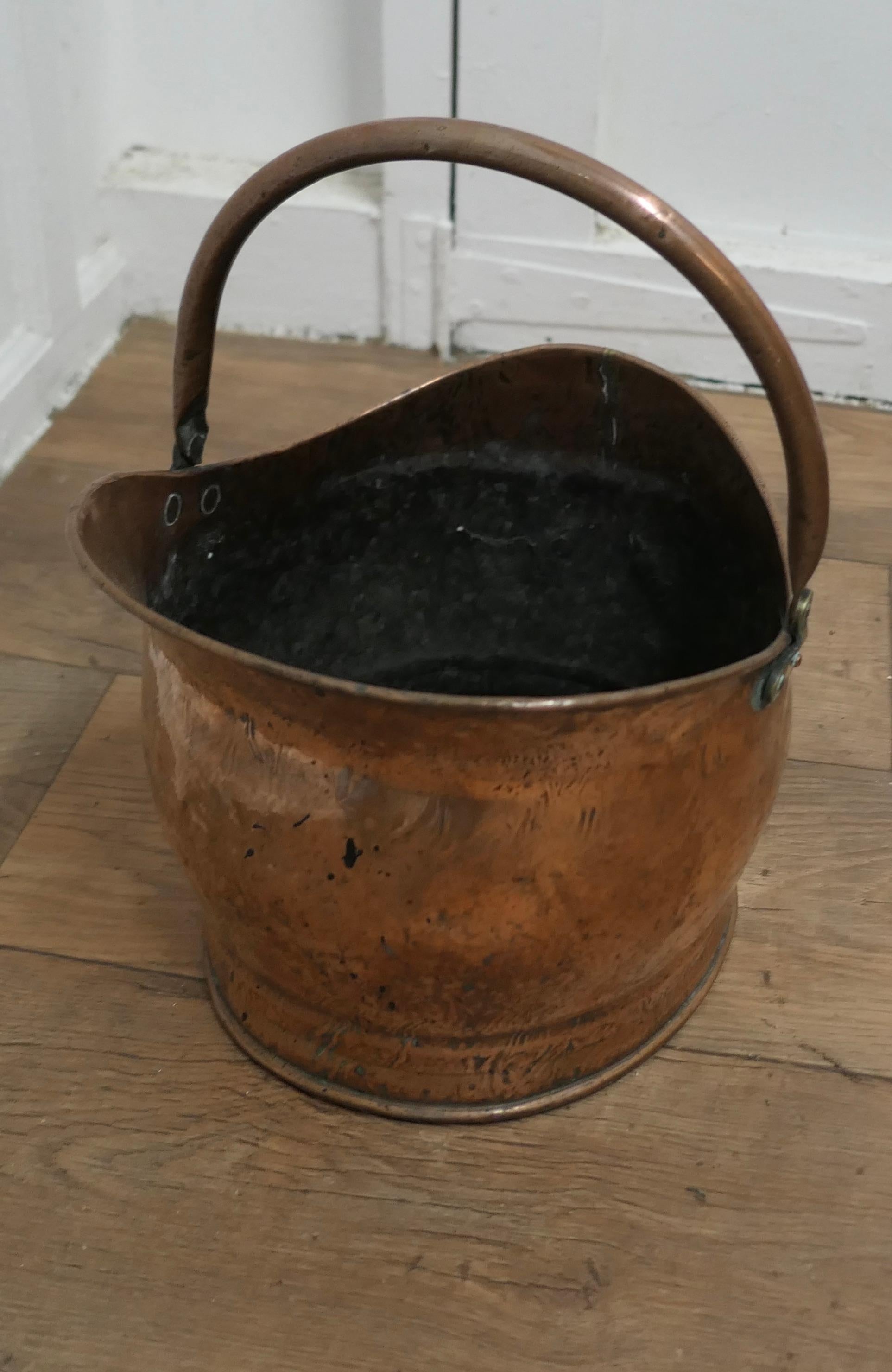 Copper Helmet Coal Scuttle   This bucket is a very attractive helmet shape  In Good Condition For Sale In Chillerton, Isle of Wight
