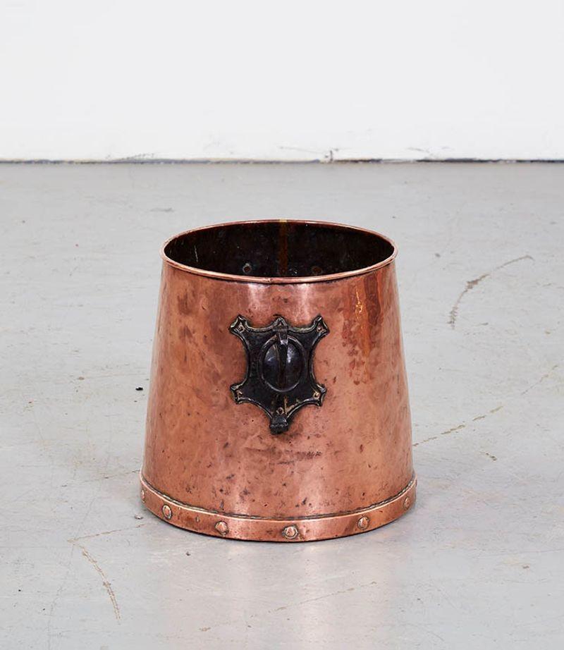 English Copper Kindling Bucket with Blackened Iron Handles For Sale