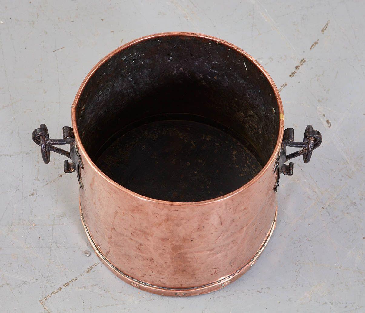 Copper Kindling Bucket with Blackened Iron Handles For Sale 1