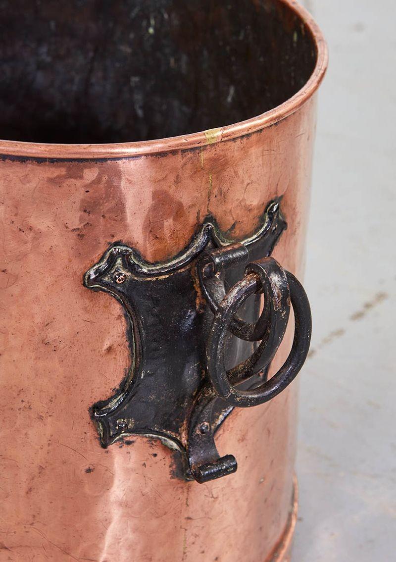 Copper Kindling Bucket with Blackened Iron Handles For Sale 2