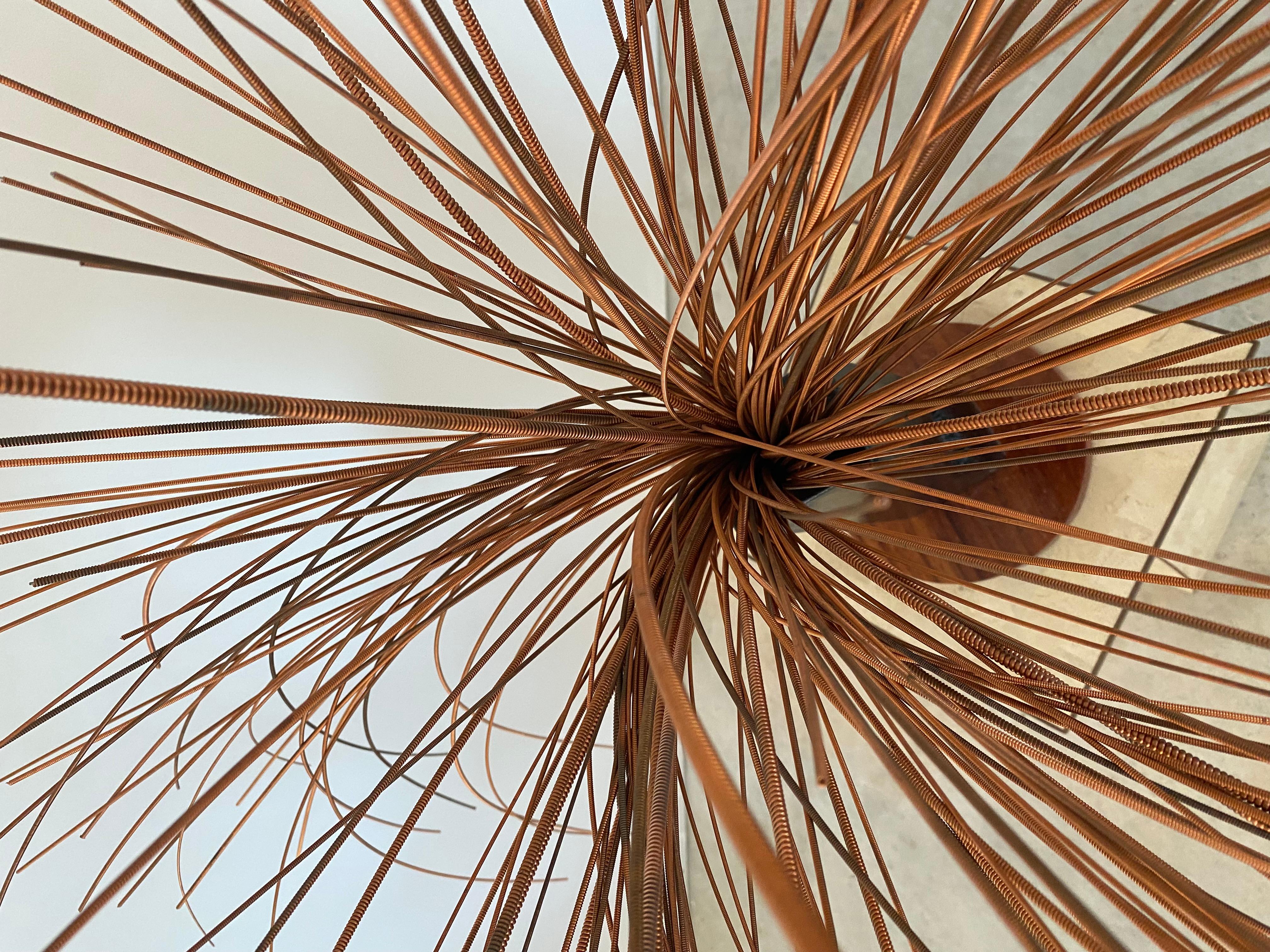 Sculpture cinétique en cuivre 