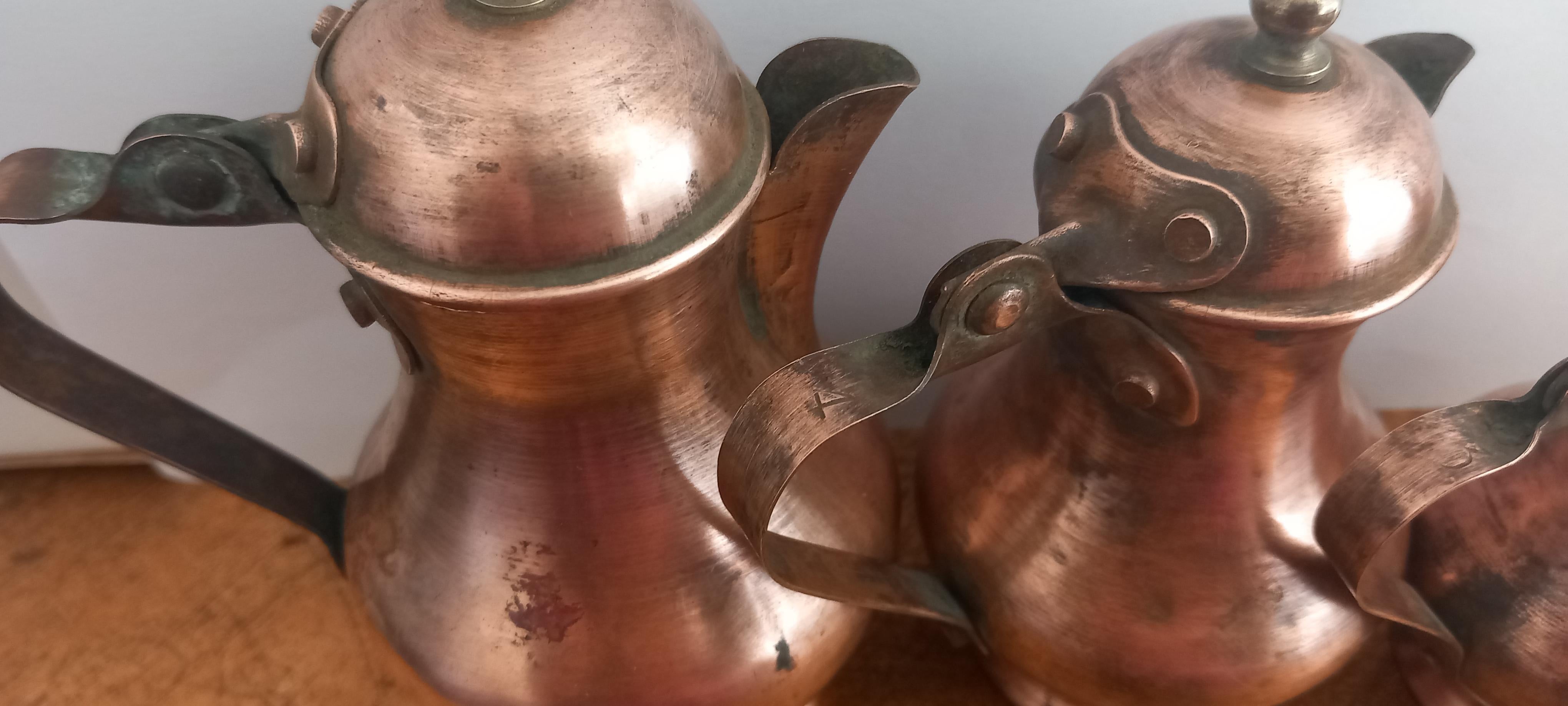  Décoration de cuisine en cuivre pots à café vintage  Petits pour Rustic  Lot de quatre Bon état - En vente à Mombuey, Zamora