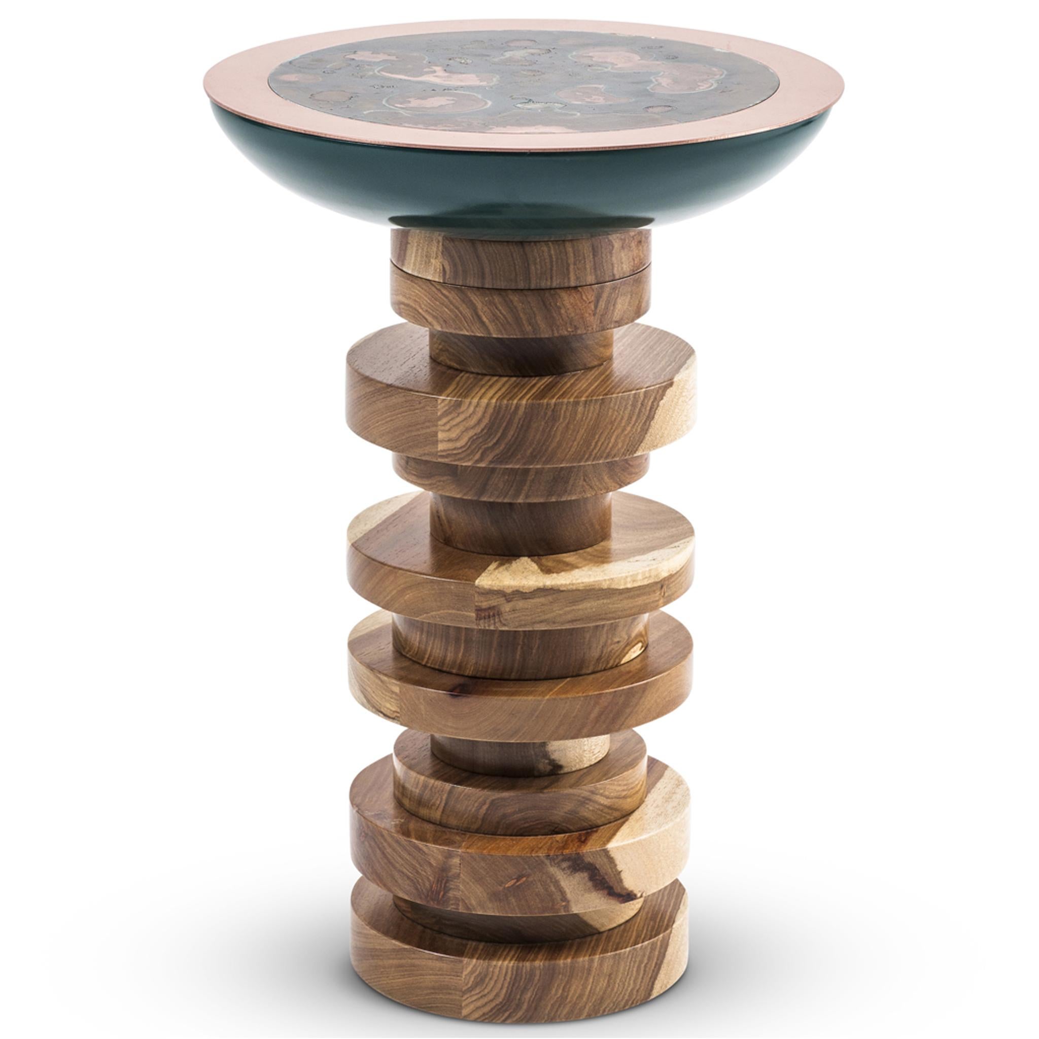 Moderne Table d'appoint TOTEM en cuivre, bois laqué et Kiaat vert-de-gris d'Afrique par Egg Designs en vente