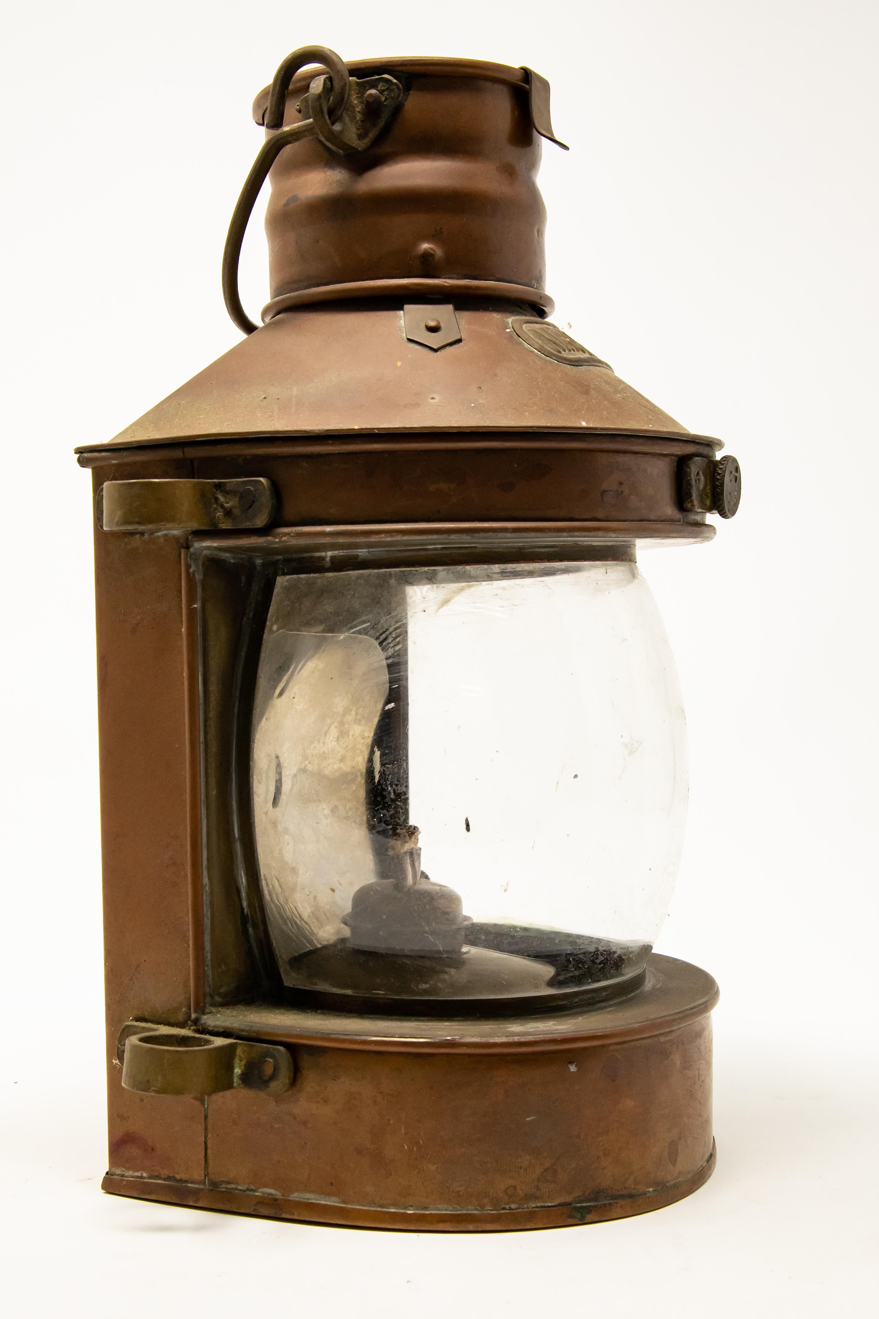 Offering this Masthead ship lantern made by Tung Woo out of Hong Kong. The Masthead label is still on top of the piece and has a clear glass front.