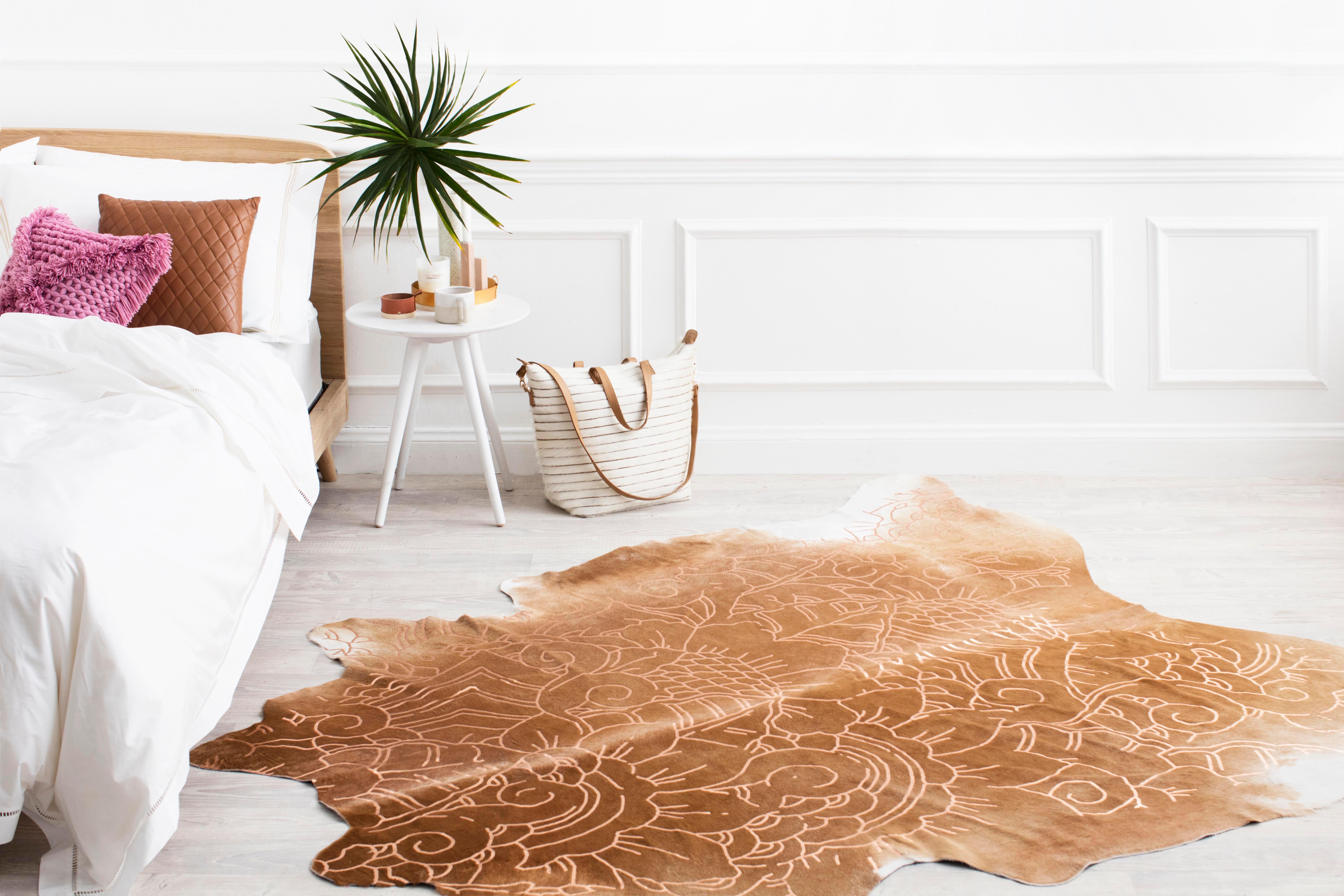 A stunning alchemy of natural hide combined with ethnic vibes and high impact metallics. This whimsical, boho style is the supreme ultimate in laid-back luxe.

The Isola hide is a design collaboration with our sister brand, Amigos de Hoy. Premium